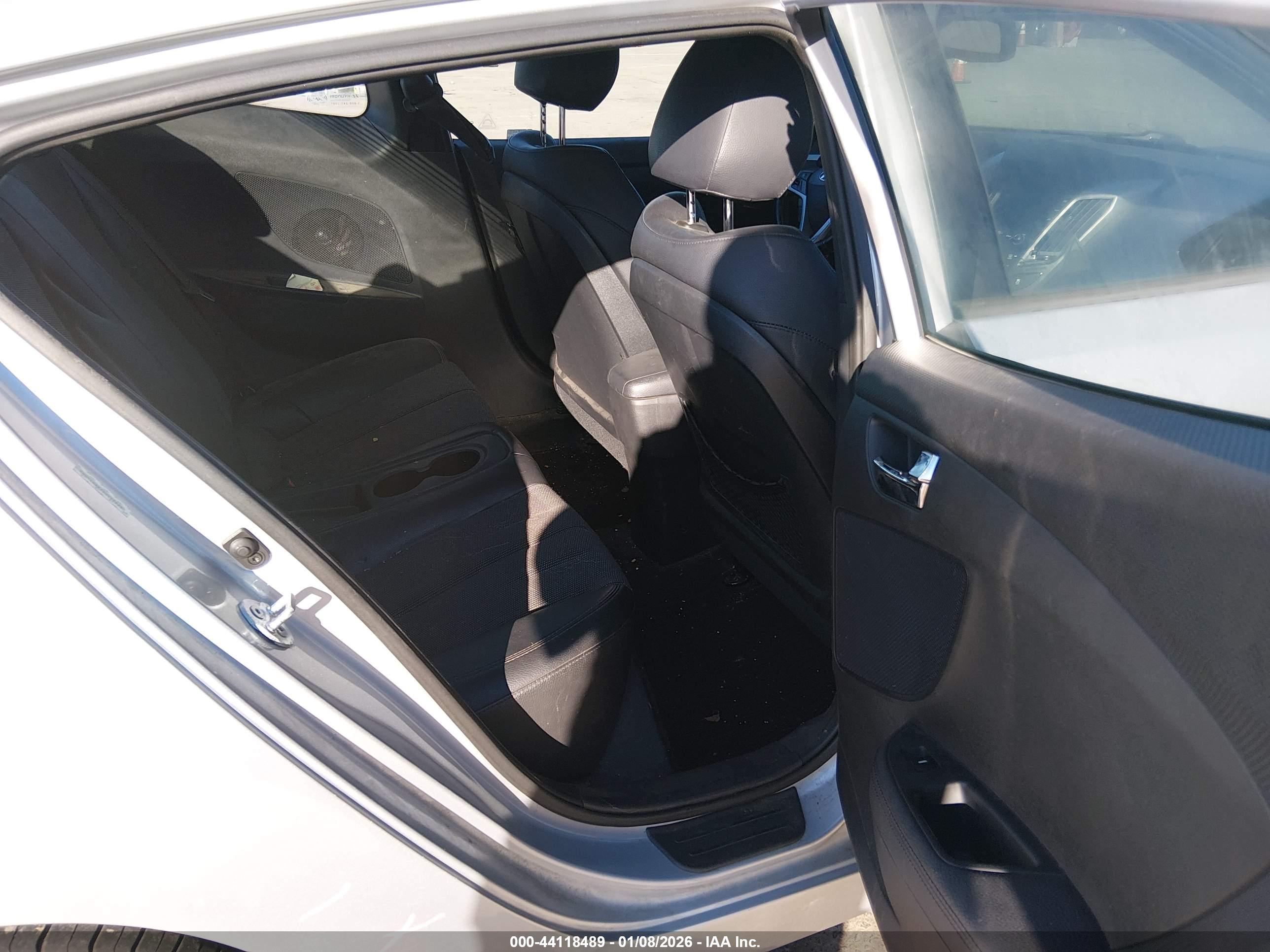 HYUNDAI VELOSTER image 8