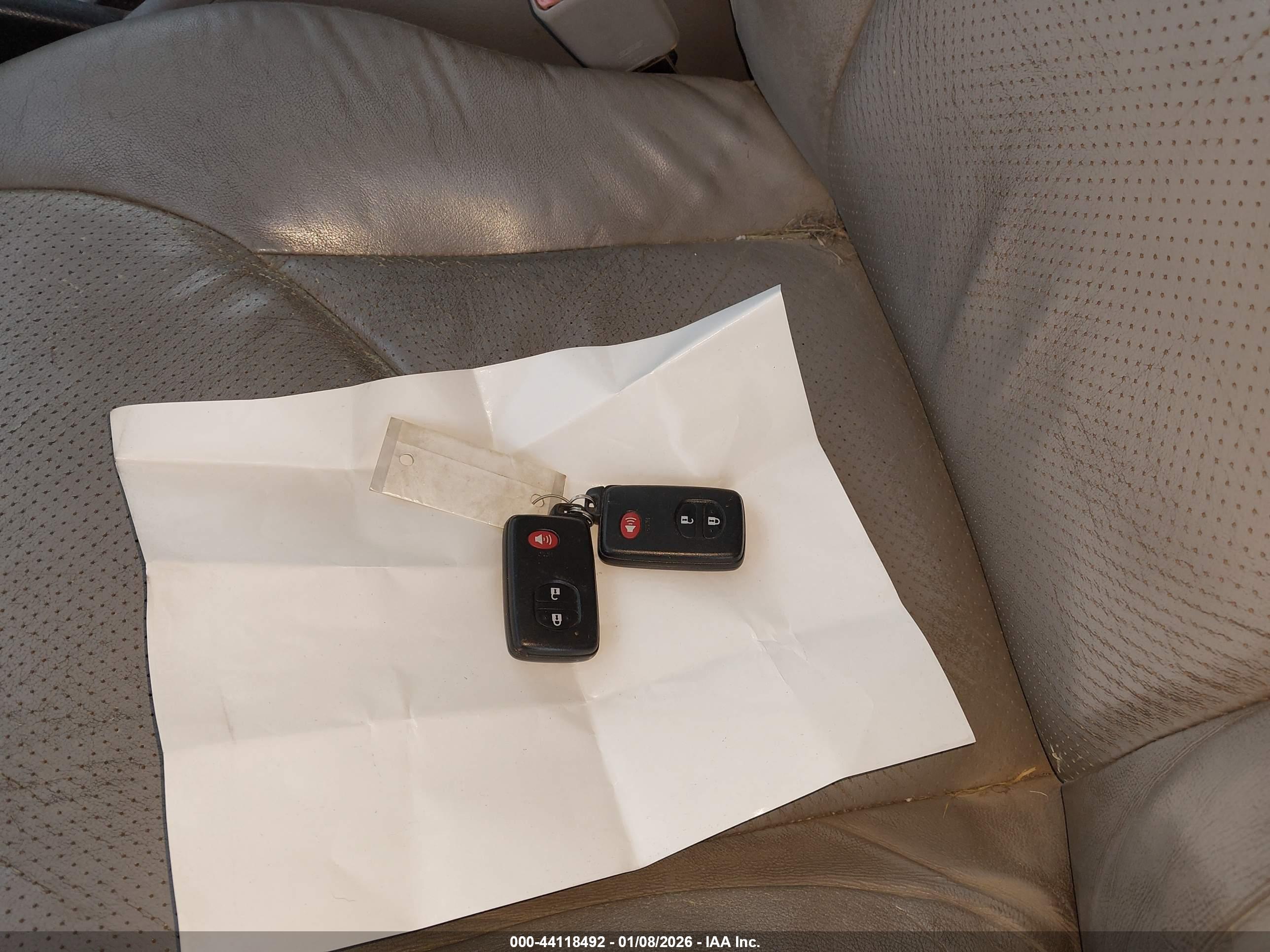 TOYOTA RAV4 image 11