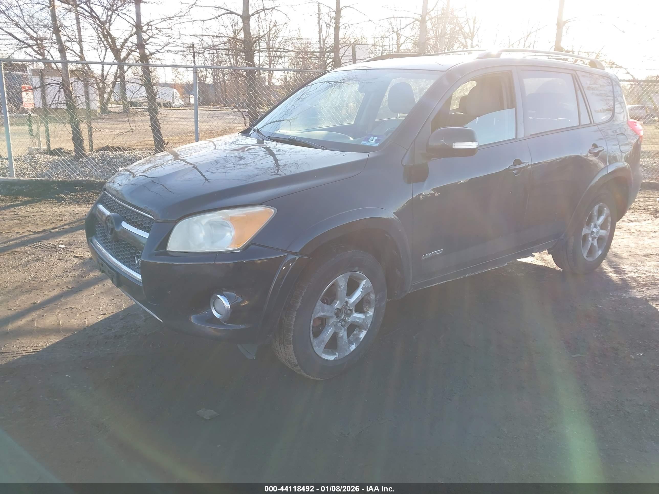 TOYOTA RAV4 image 2