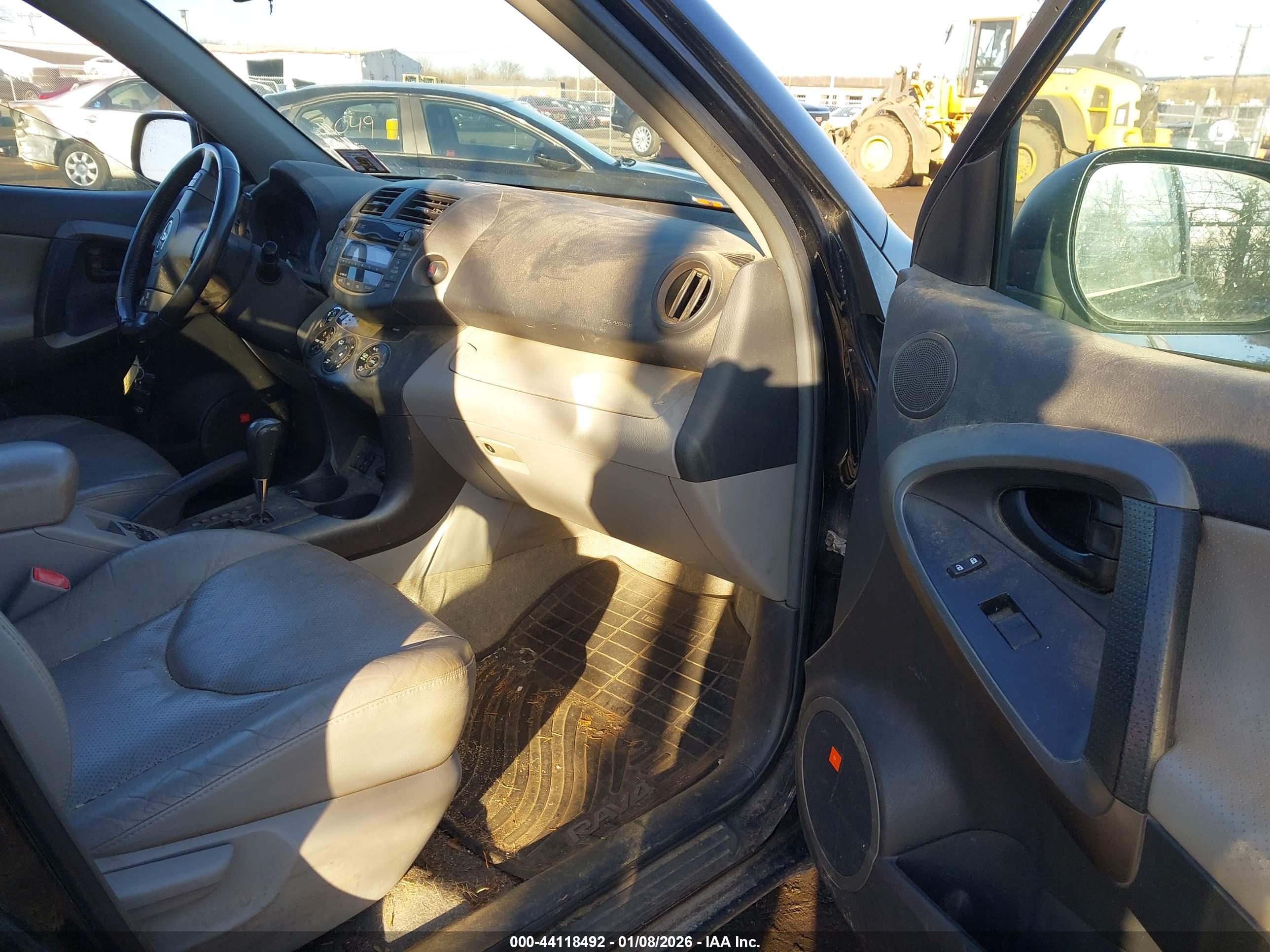 TOYOTA RAV4 image 5