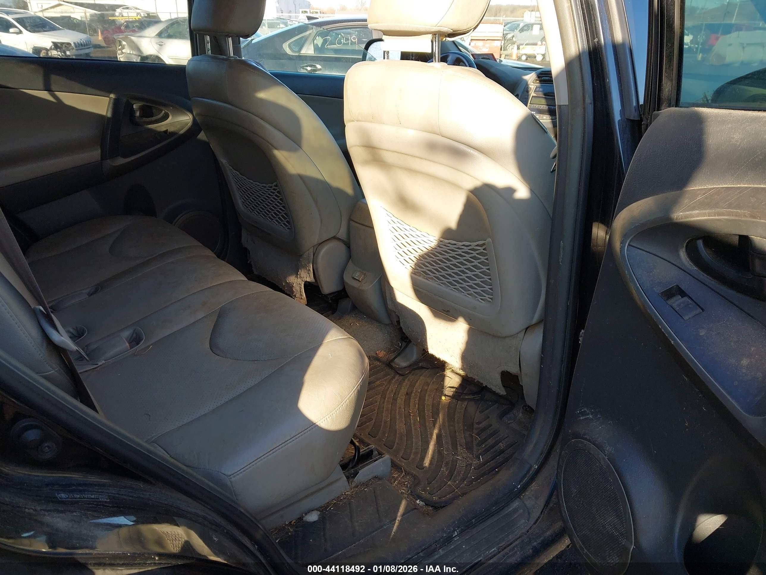 TOYOTA RAV4 image 8