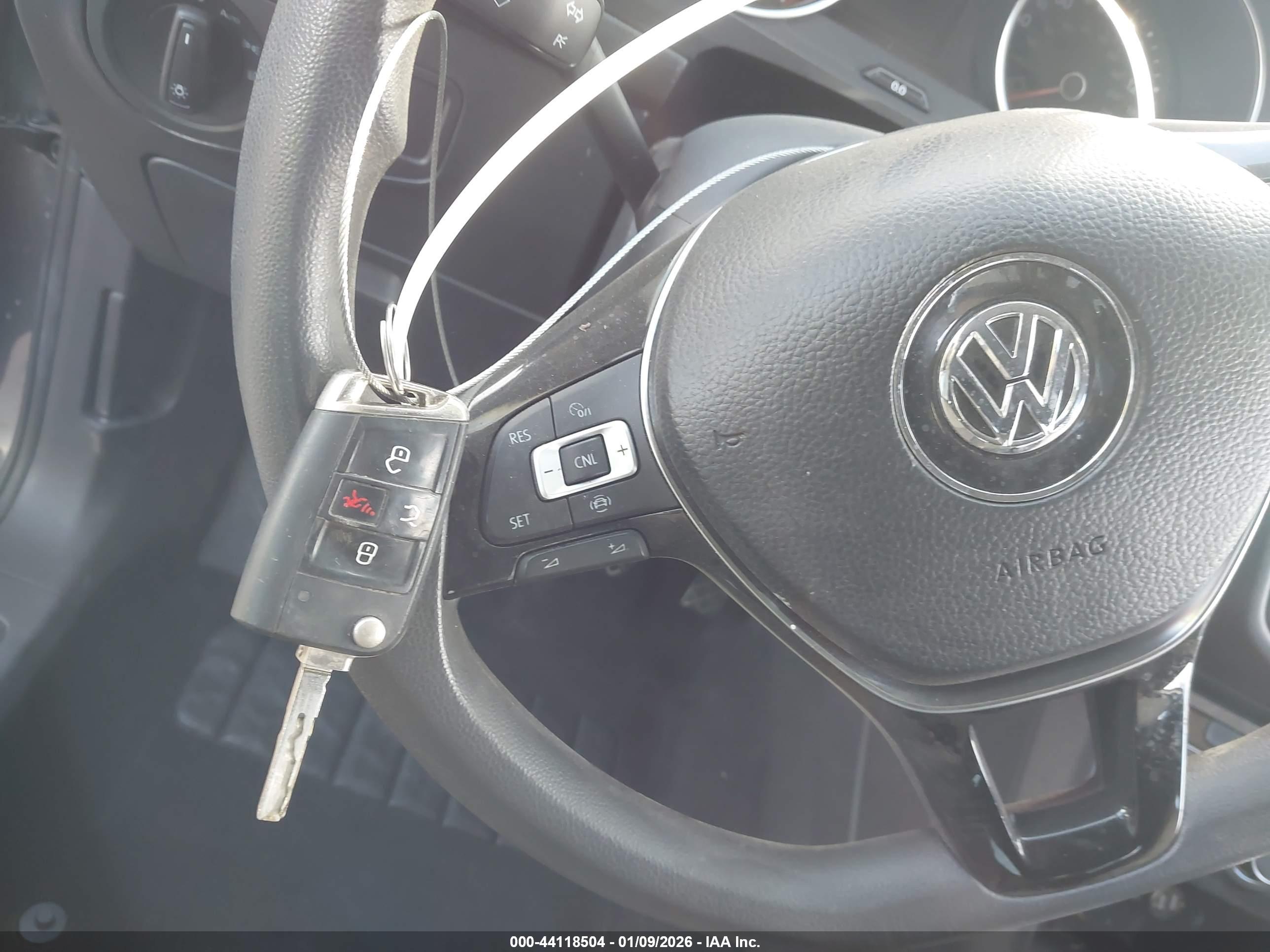 VOLKSWAGEN TIGUAN image 11