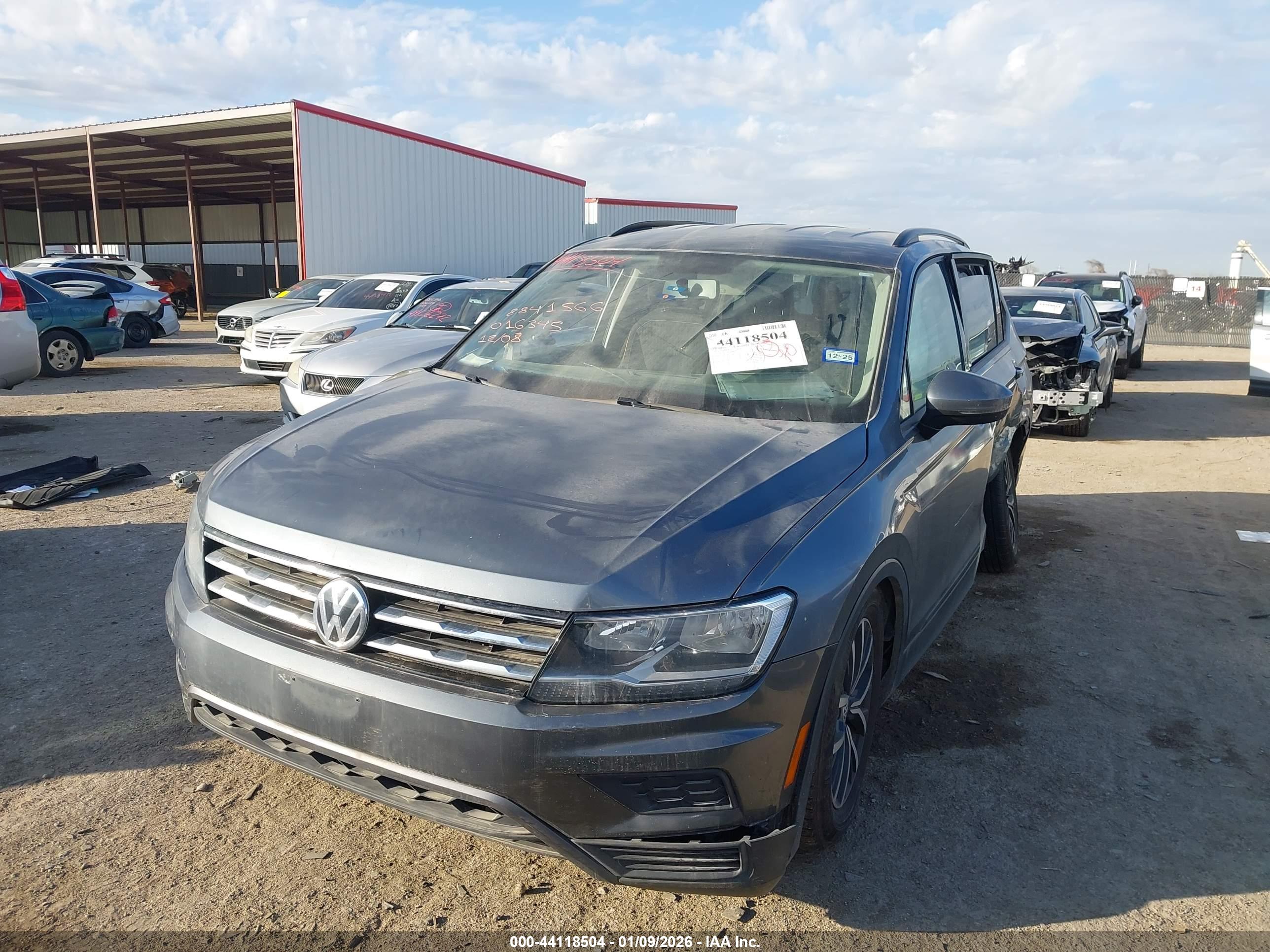 VOLKSWAGEN TIGUAN image 2