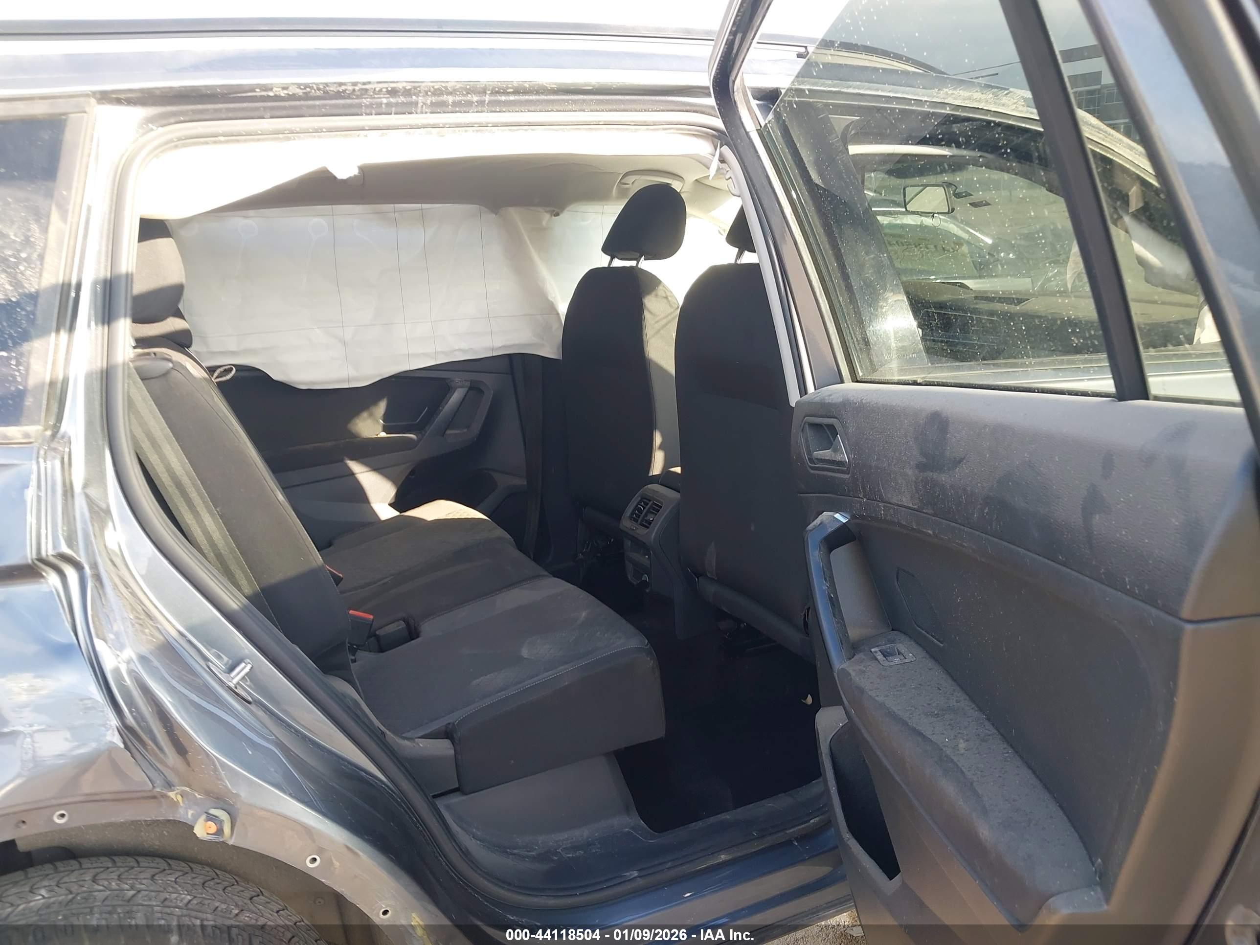 VOLKSWAGEN TIGUAN image 8