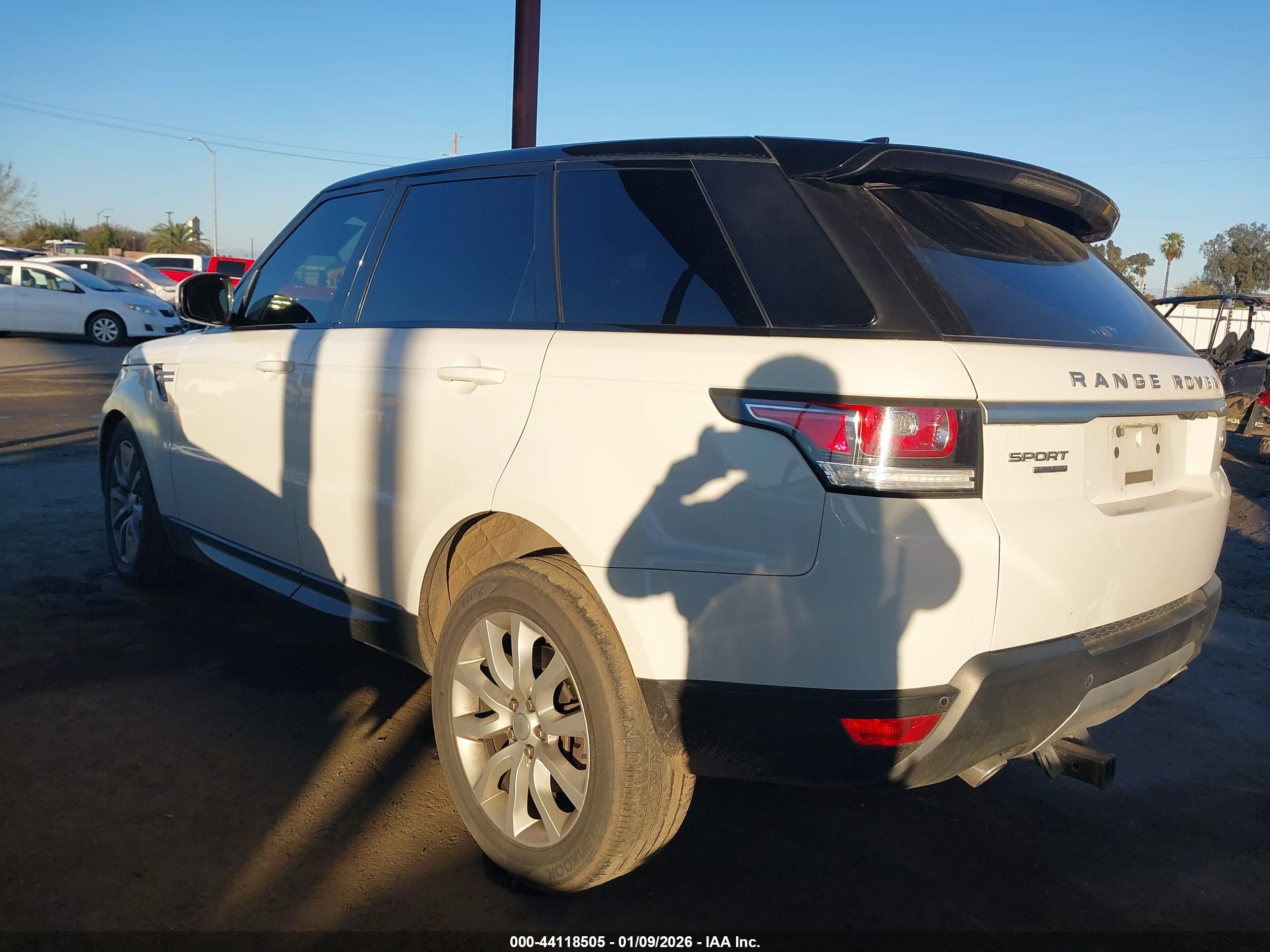 LAND ROVER image 3