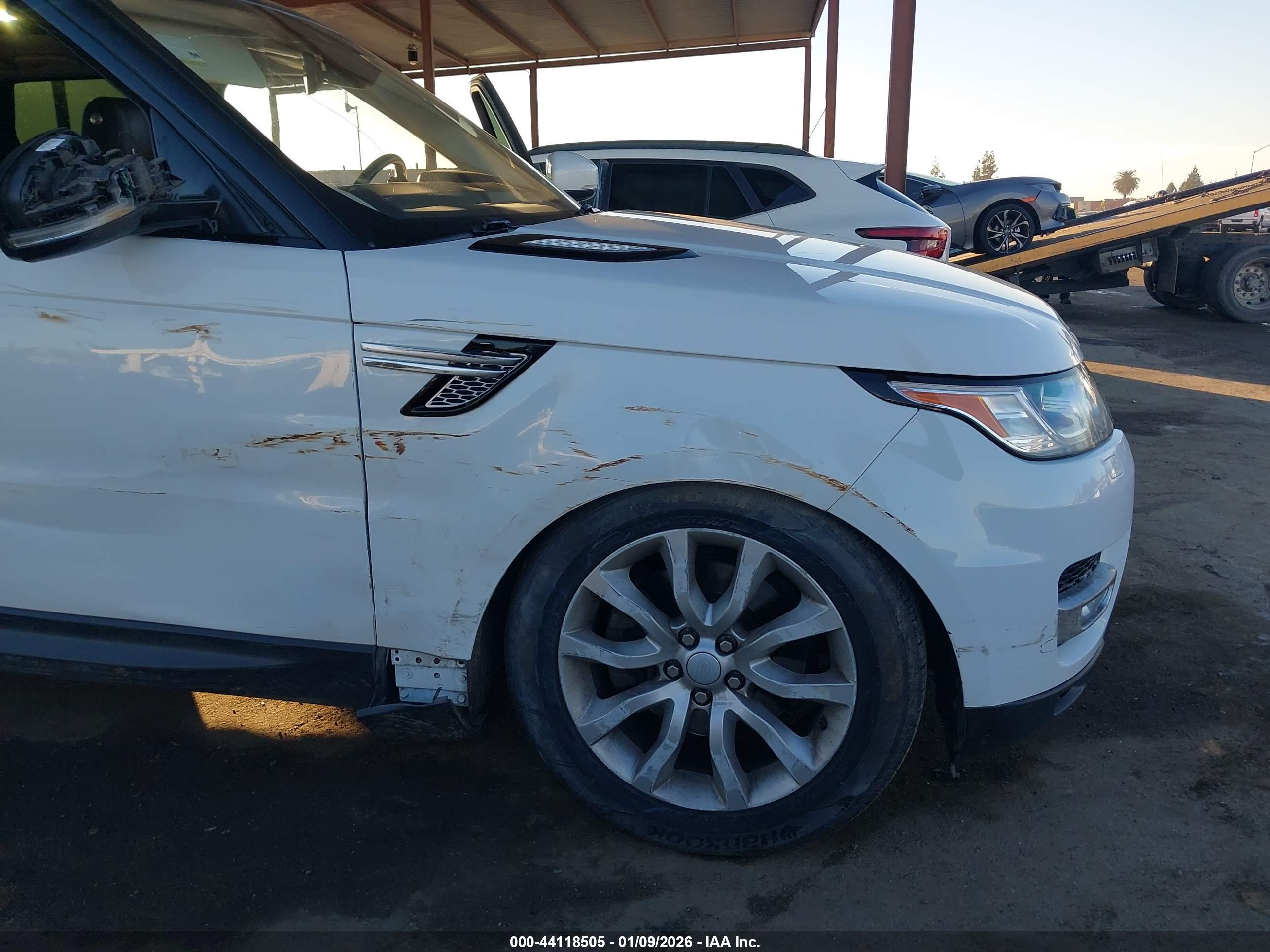 LAND ROVER image 6