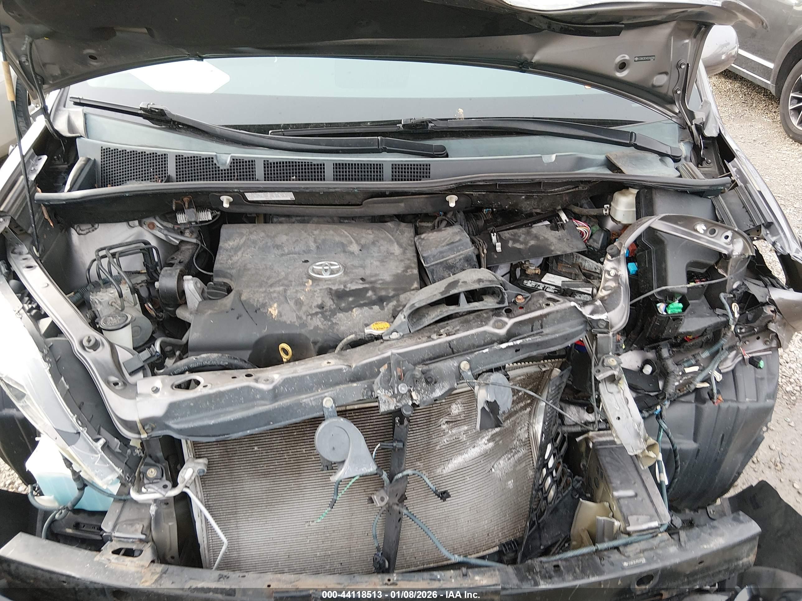 TOYOTA SIENNA image 10