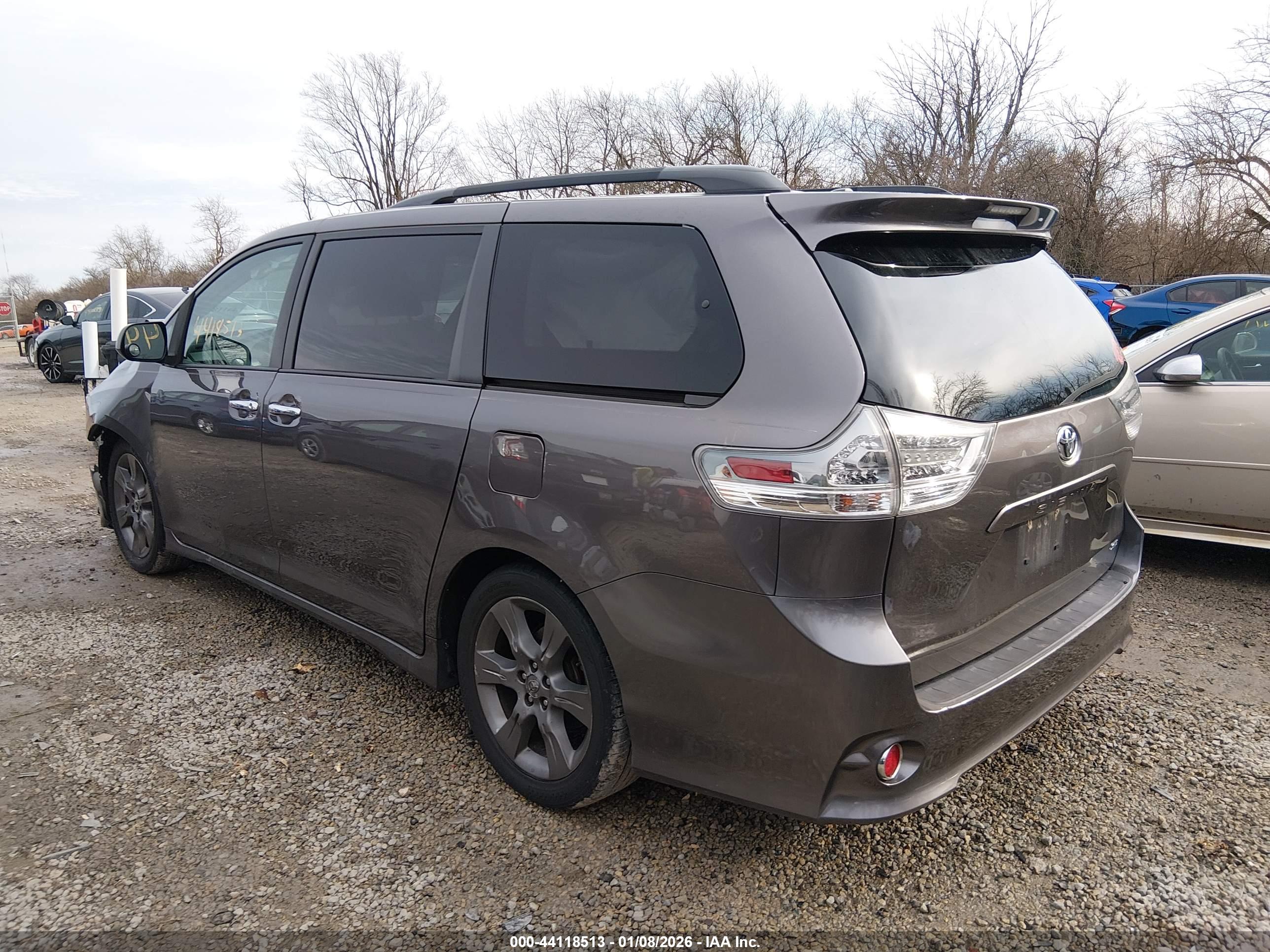 TOYOTA SIENNA image 3