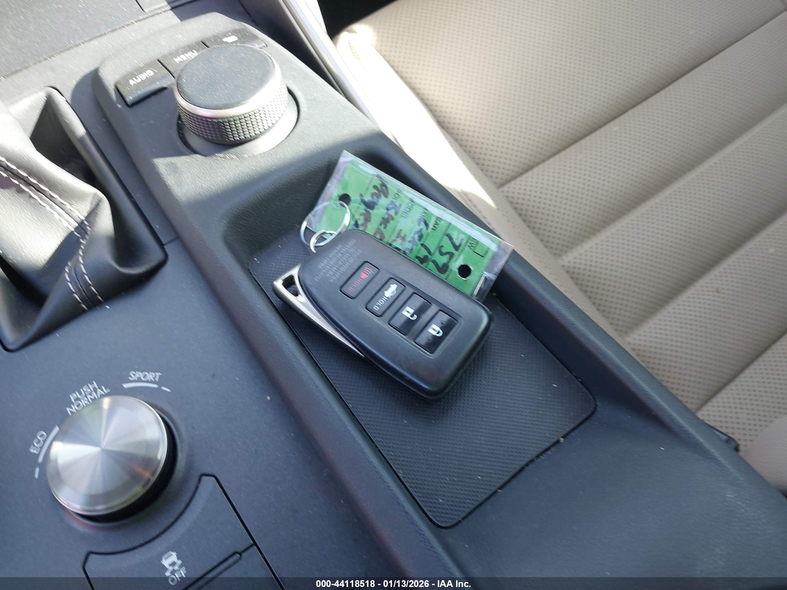 LEXUS IS image 11