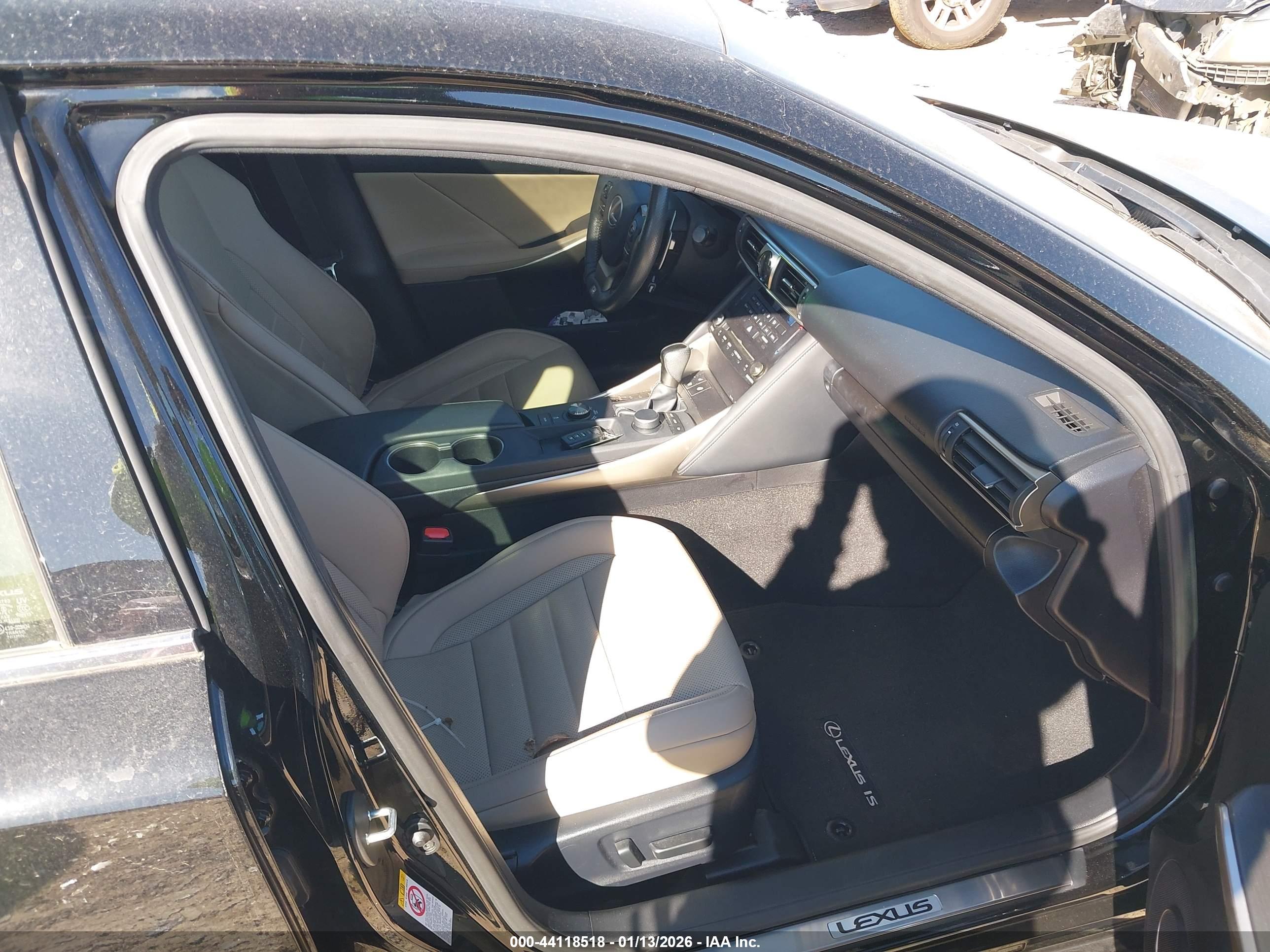 LEXUS IS image 5