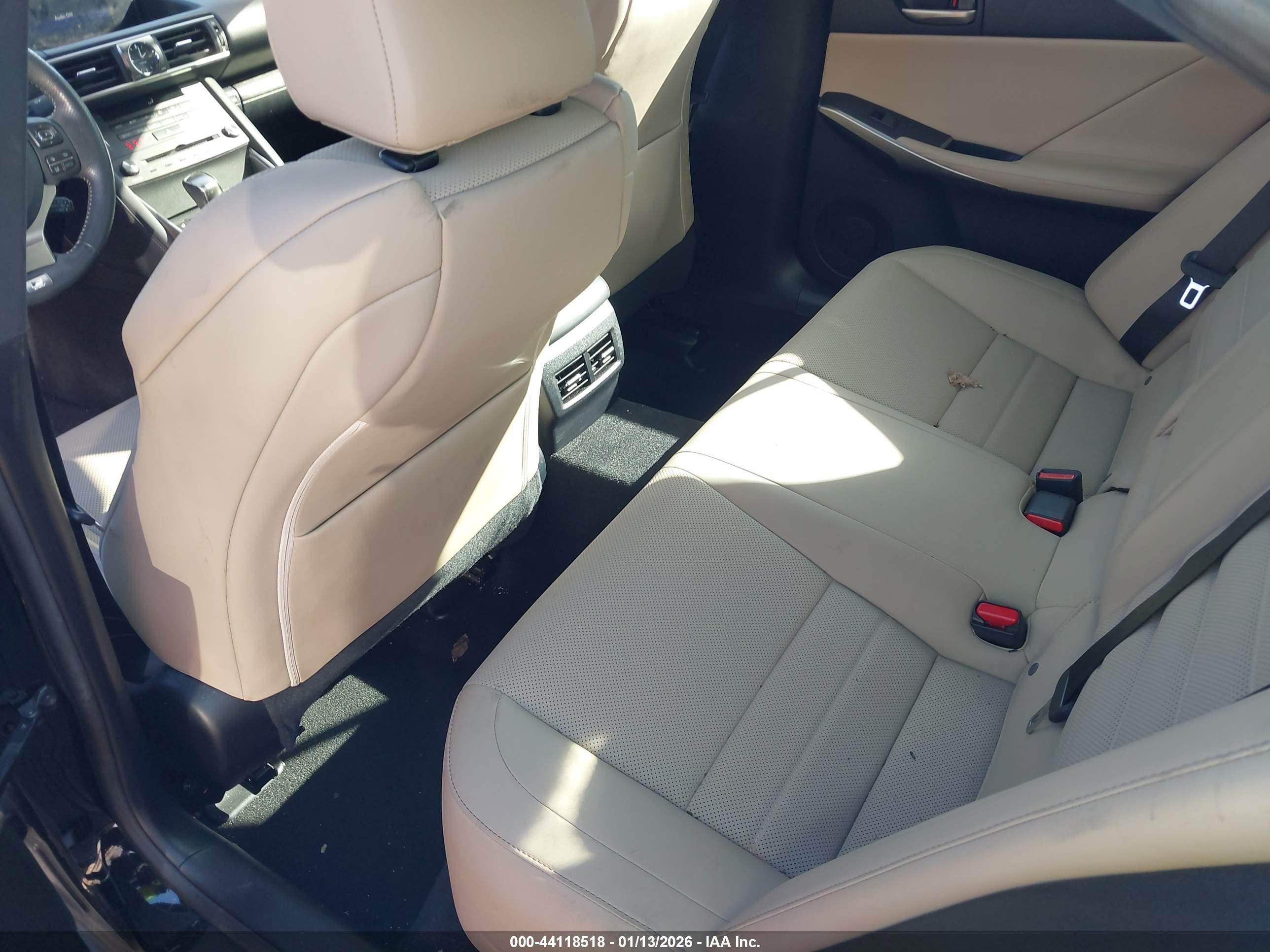 LEXUS IS image 8