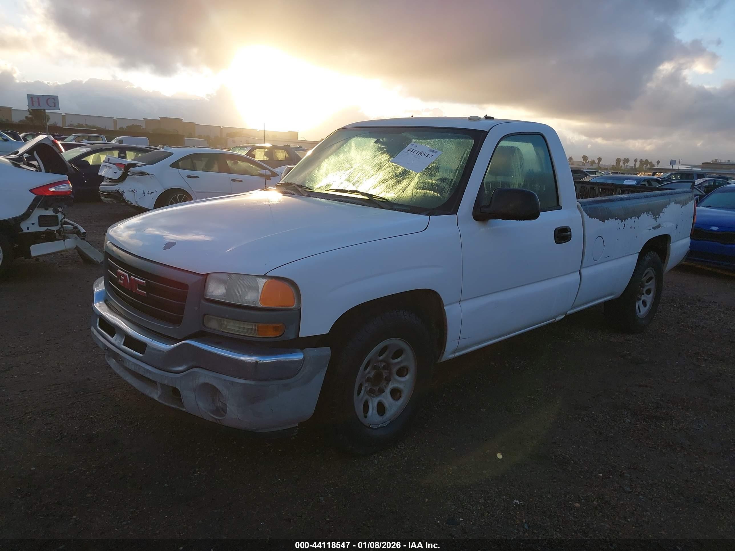 GMC SIERRA image 2