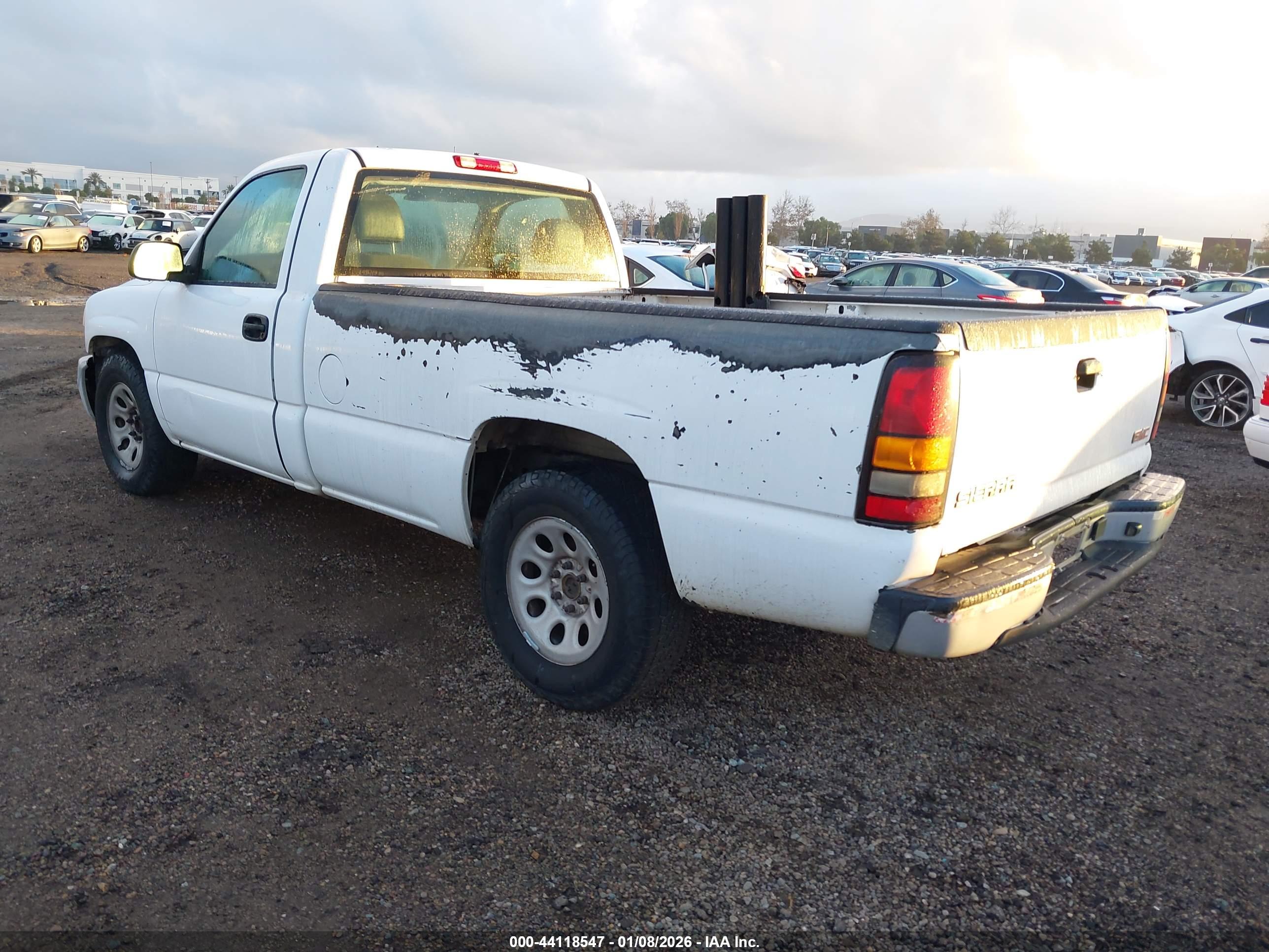 GMC SIERRA image 3