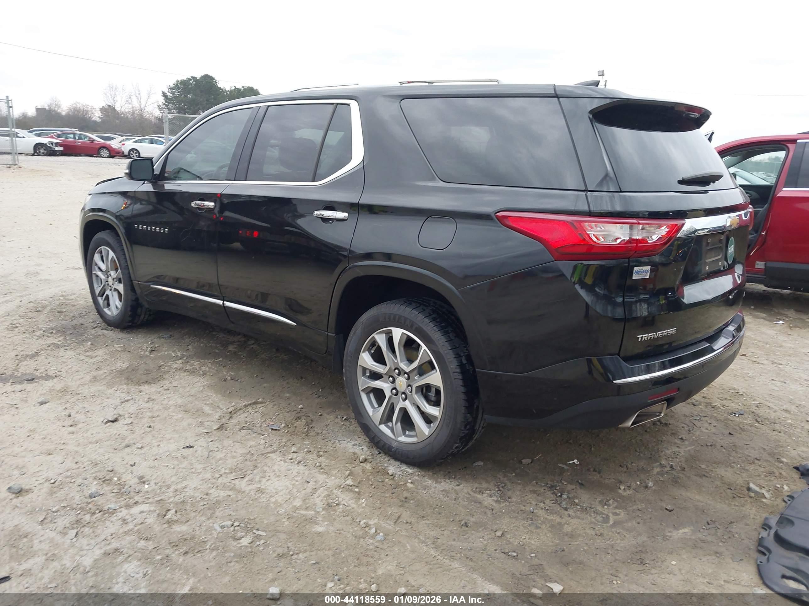 CHEVROLET TRAVERSE image 3