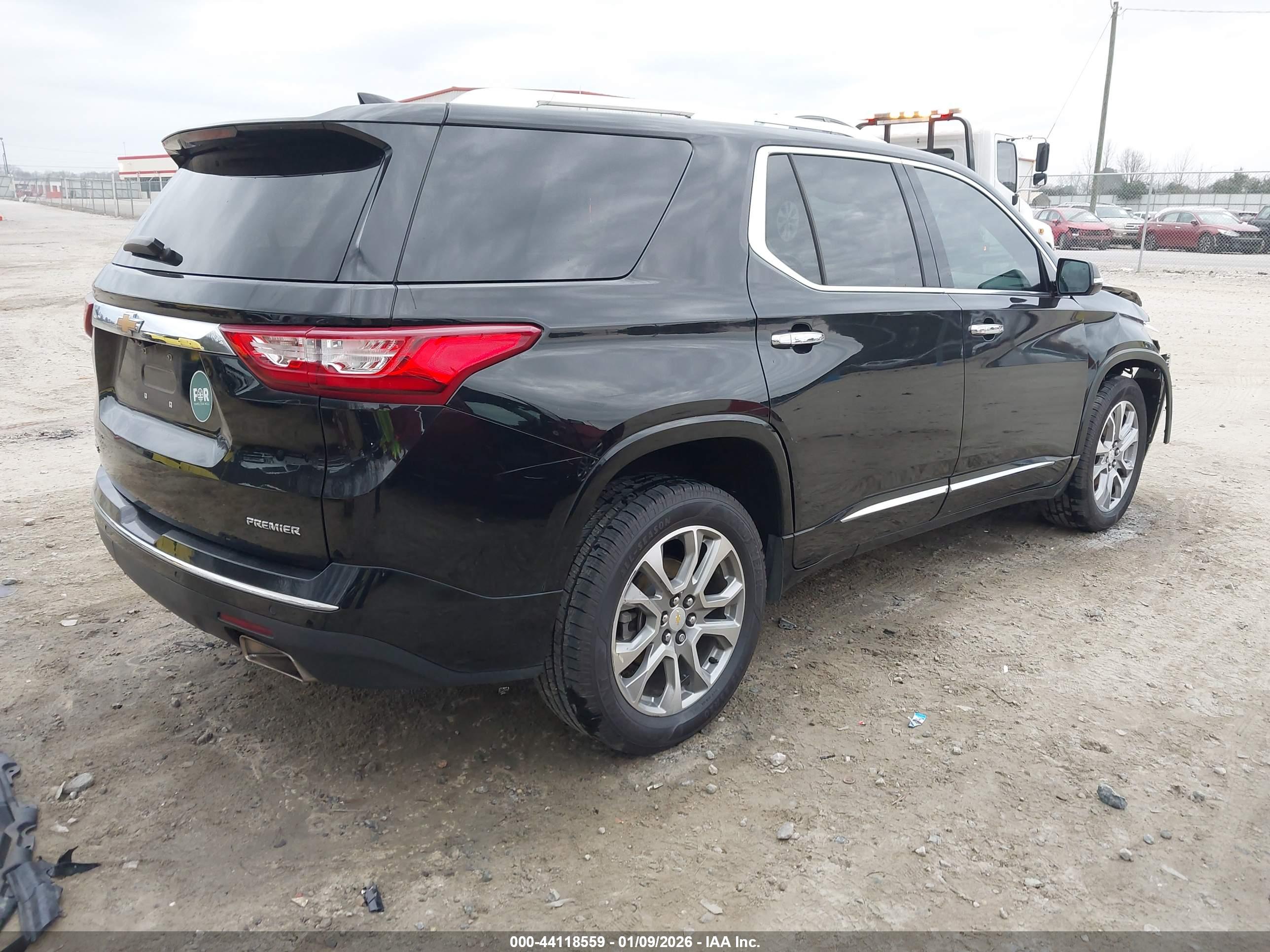 CHEVROLET TRAVERSE image 4