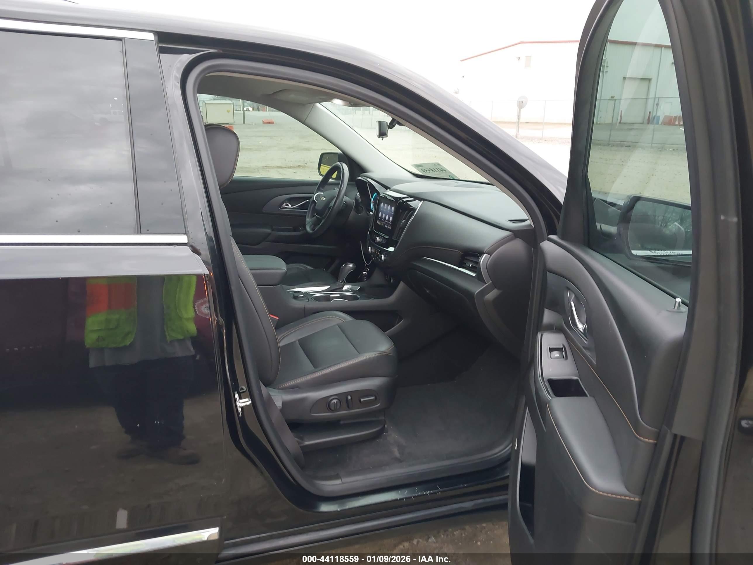 CHEVROLET TRAVERSE image 5