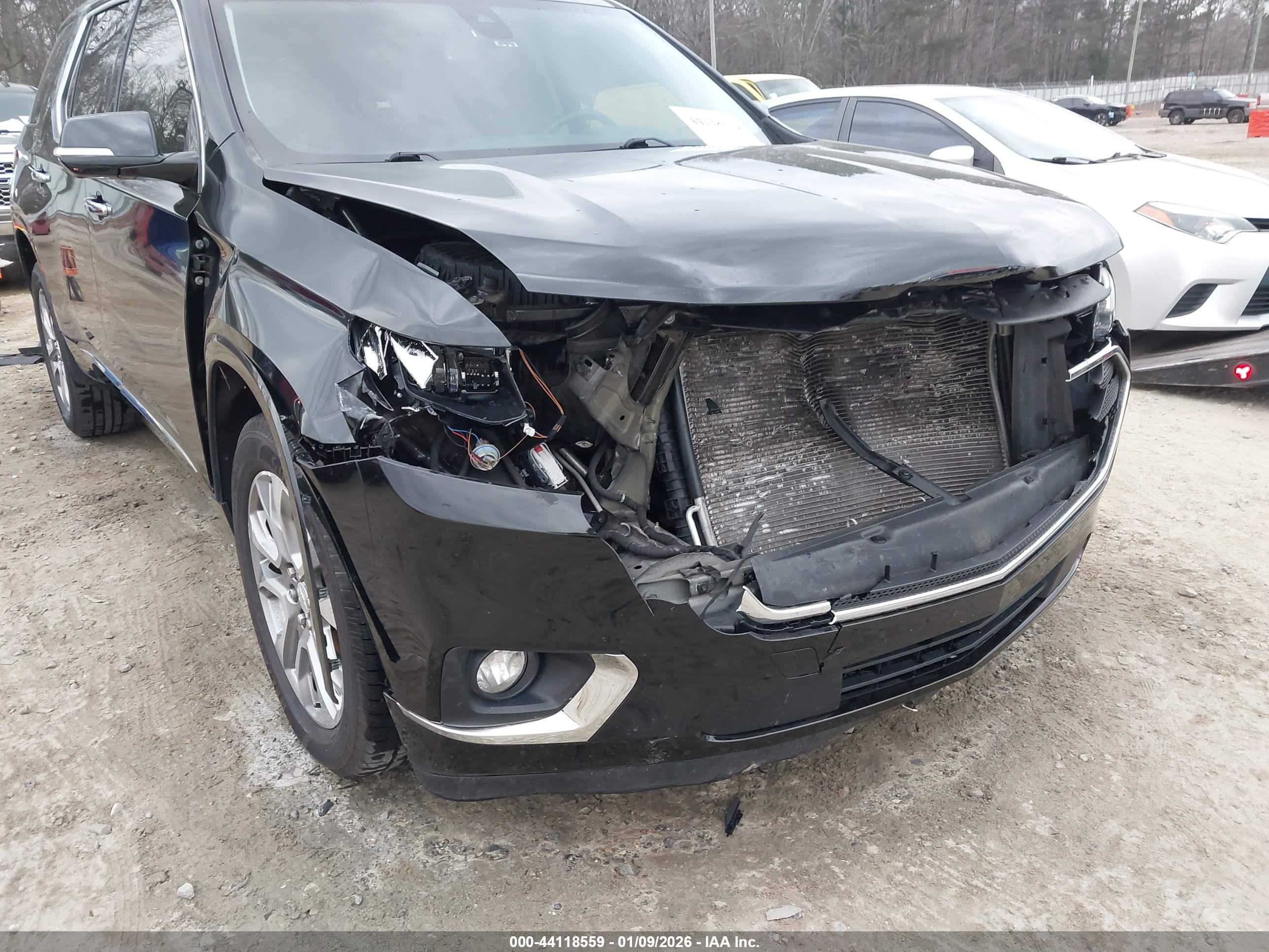 CHEVROLET TRAVERSE image 6