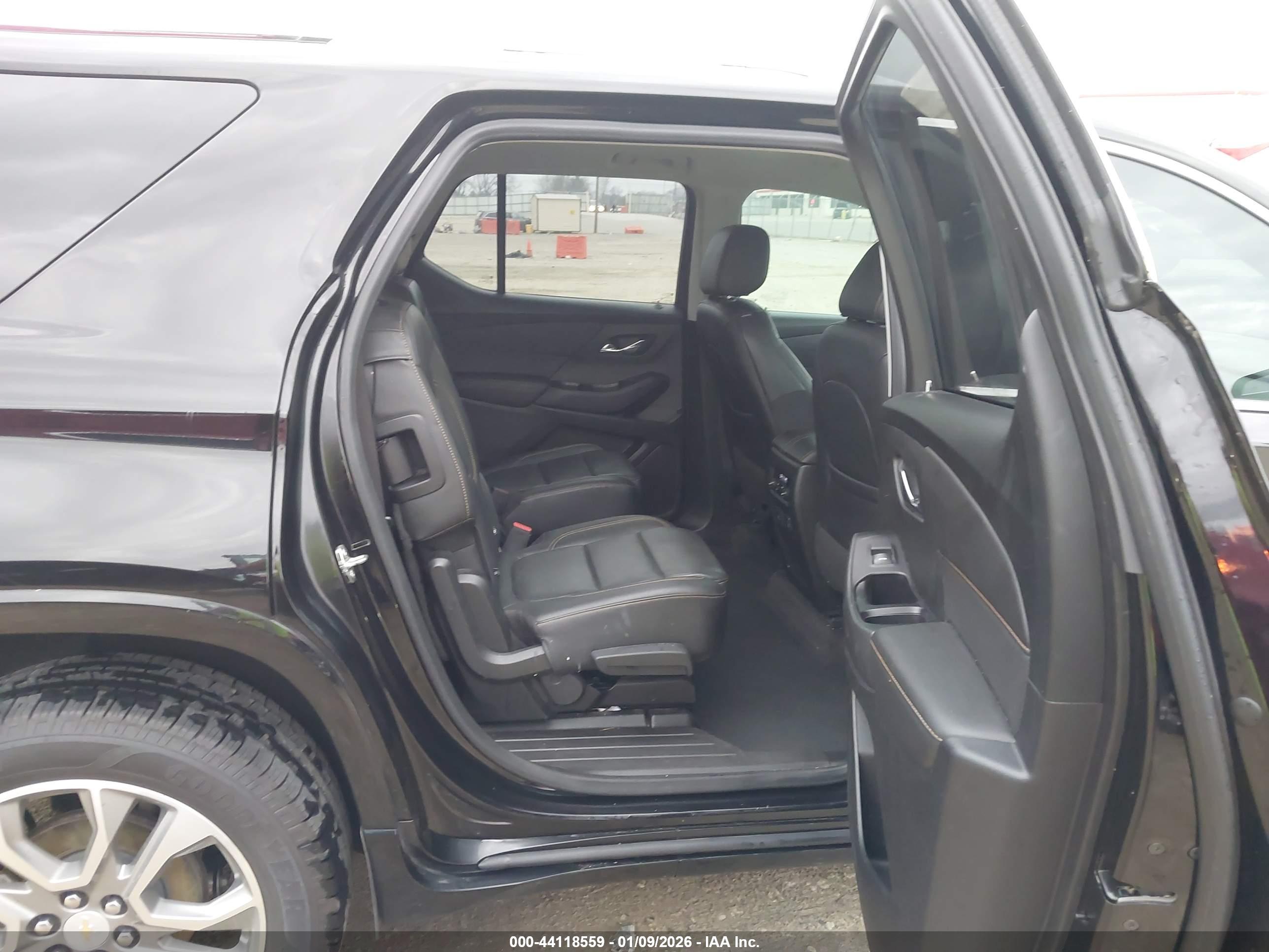 CHEVROLET TRAVERSE image 8
