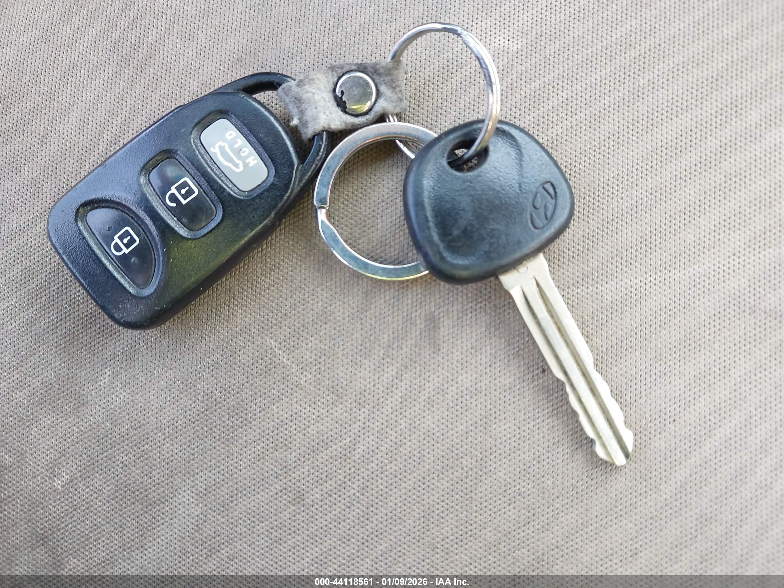 HYUNDAI ELANTRA image 11