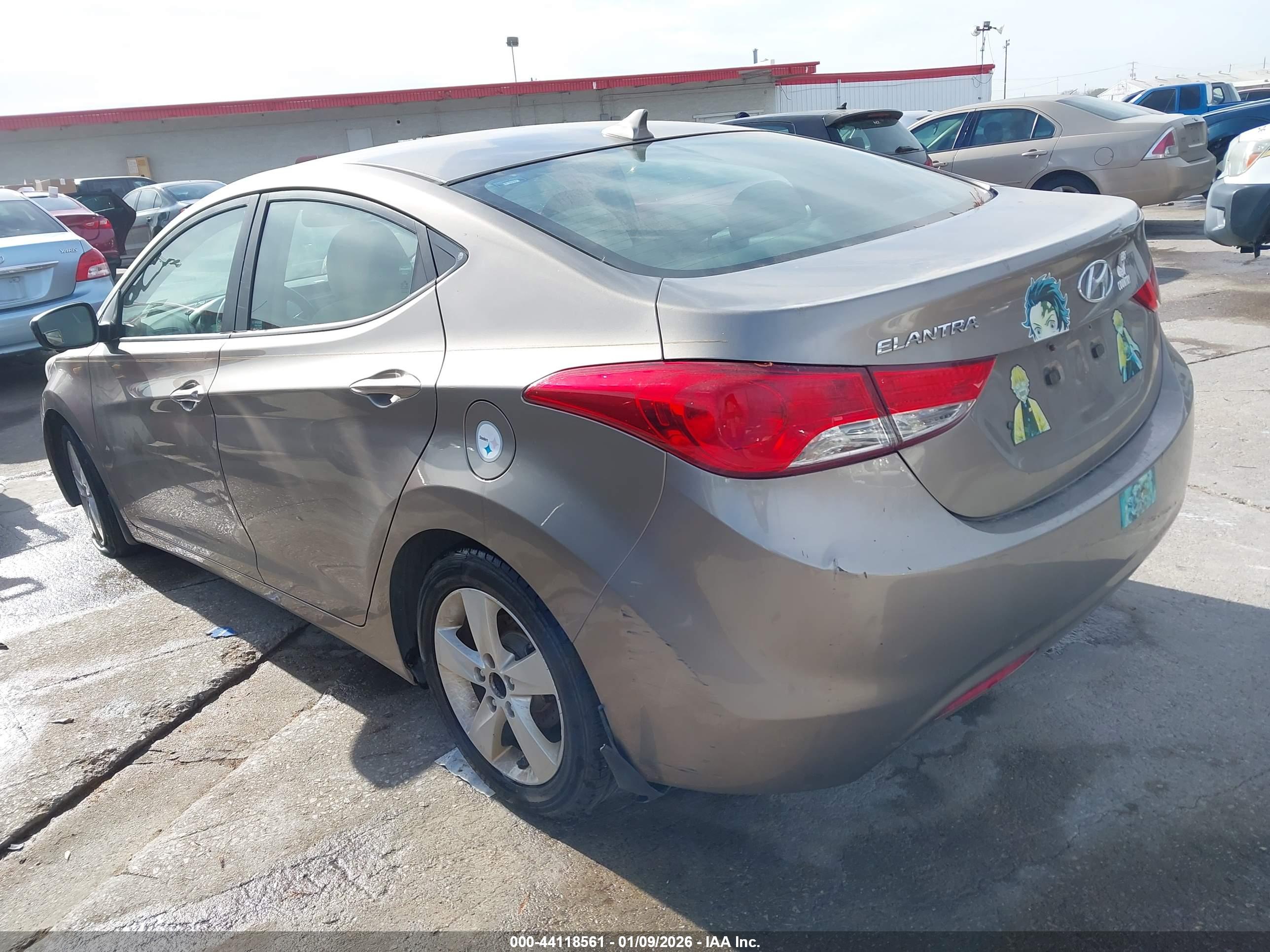 HYUNDAI ELANTRA image 3