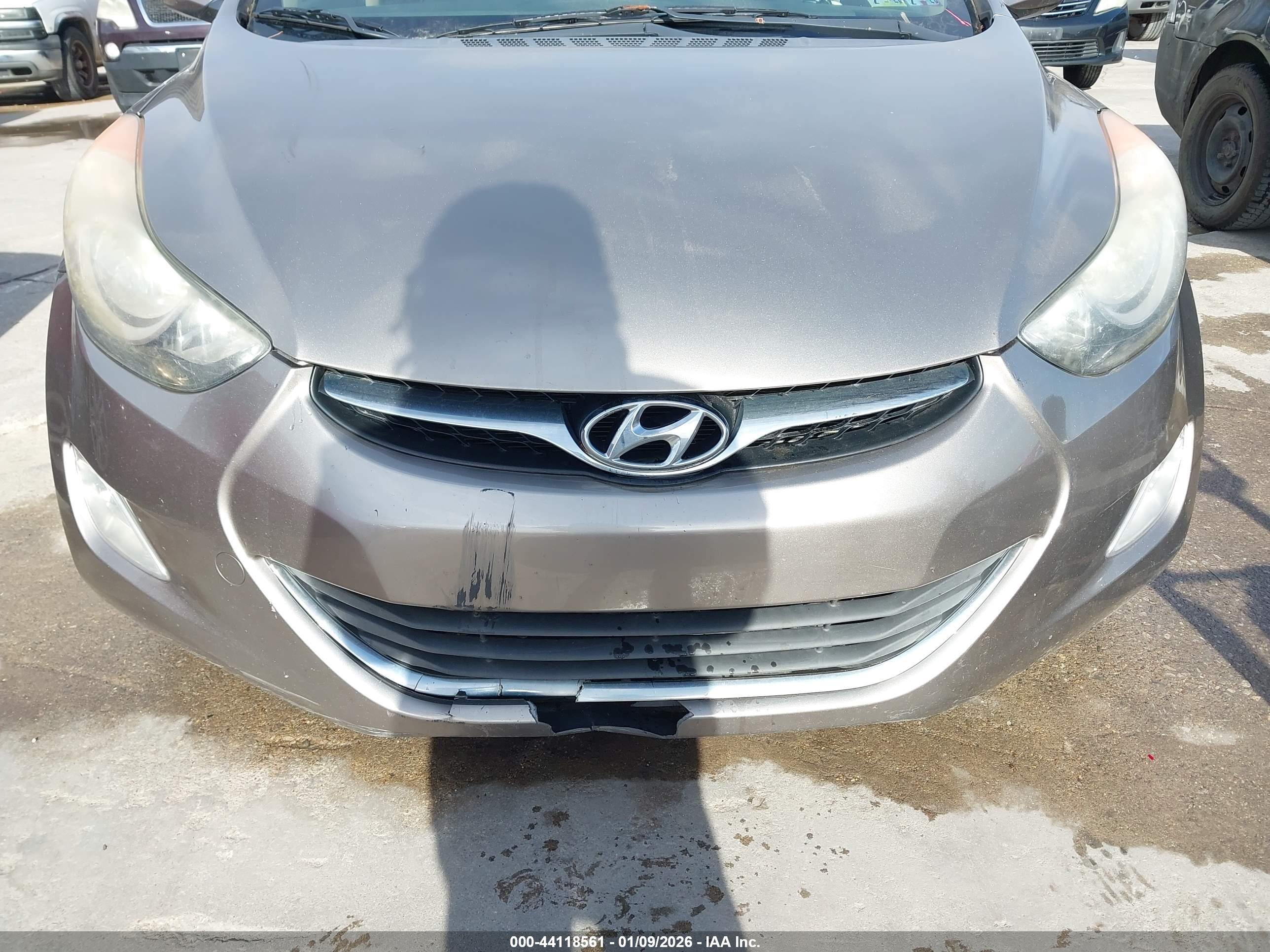 HYUNDAI ELANTRA image 6
