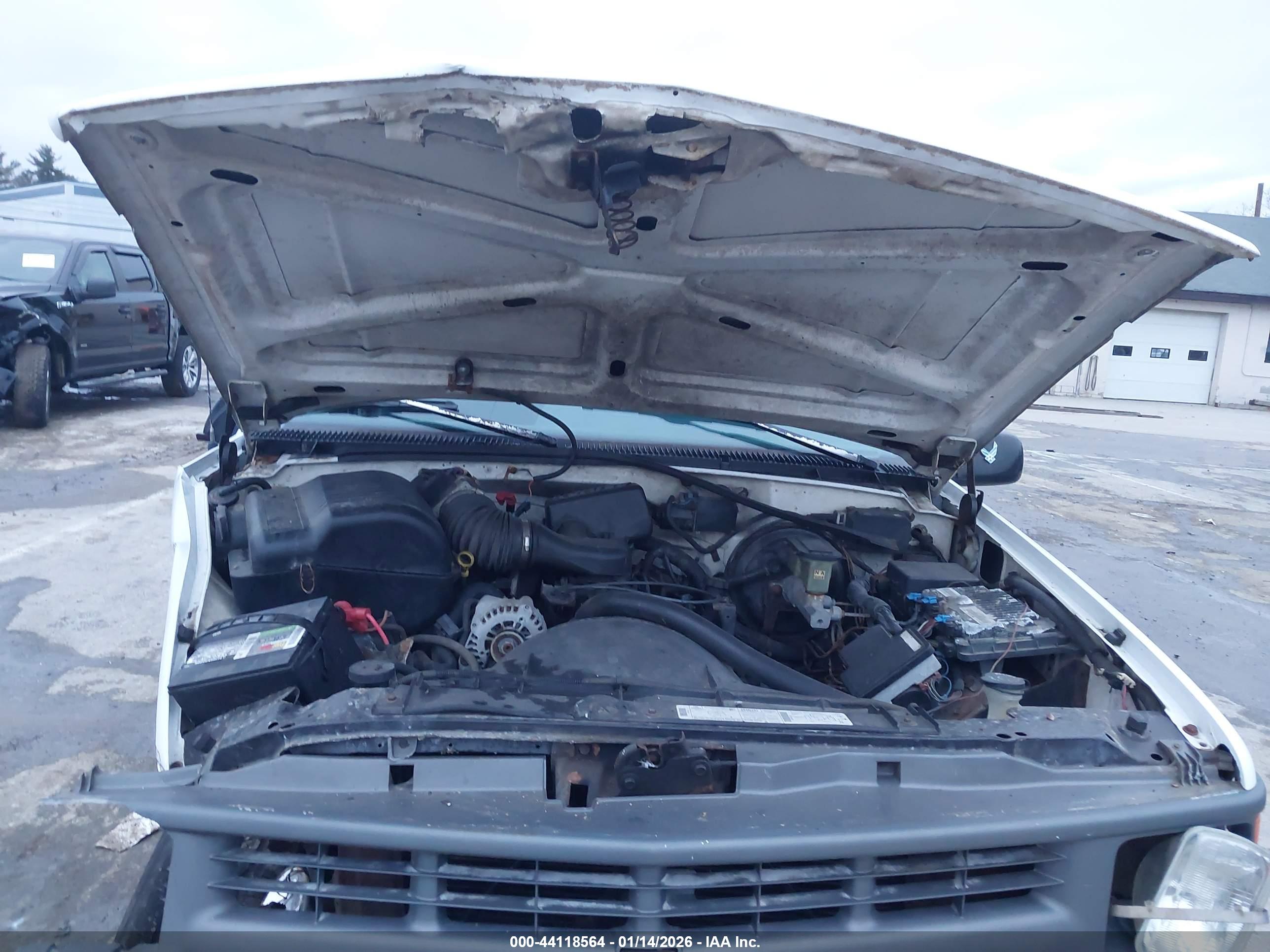 CHEVROLET GMT-400 image 10