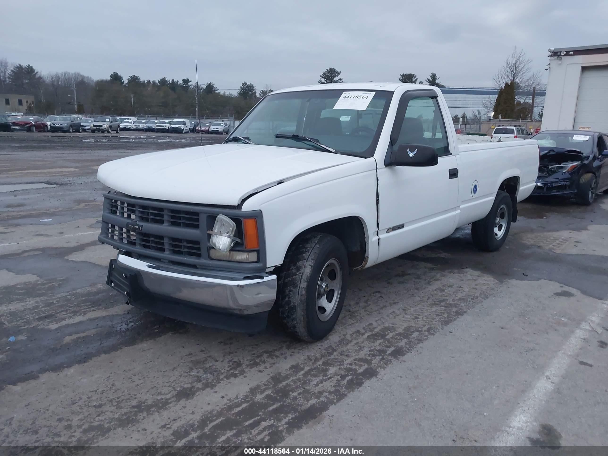 CHEVROLET GMT-400 image 2