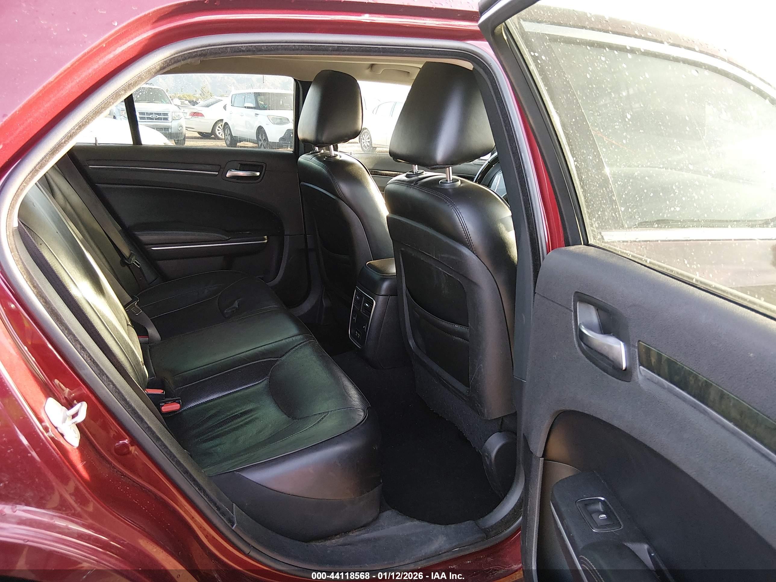 CHRYSLER 300 image 8