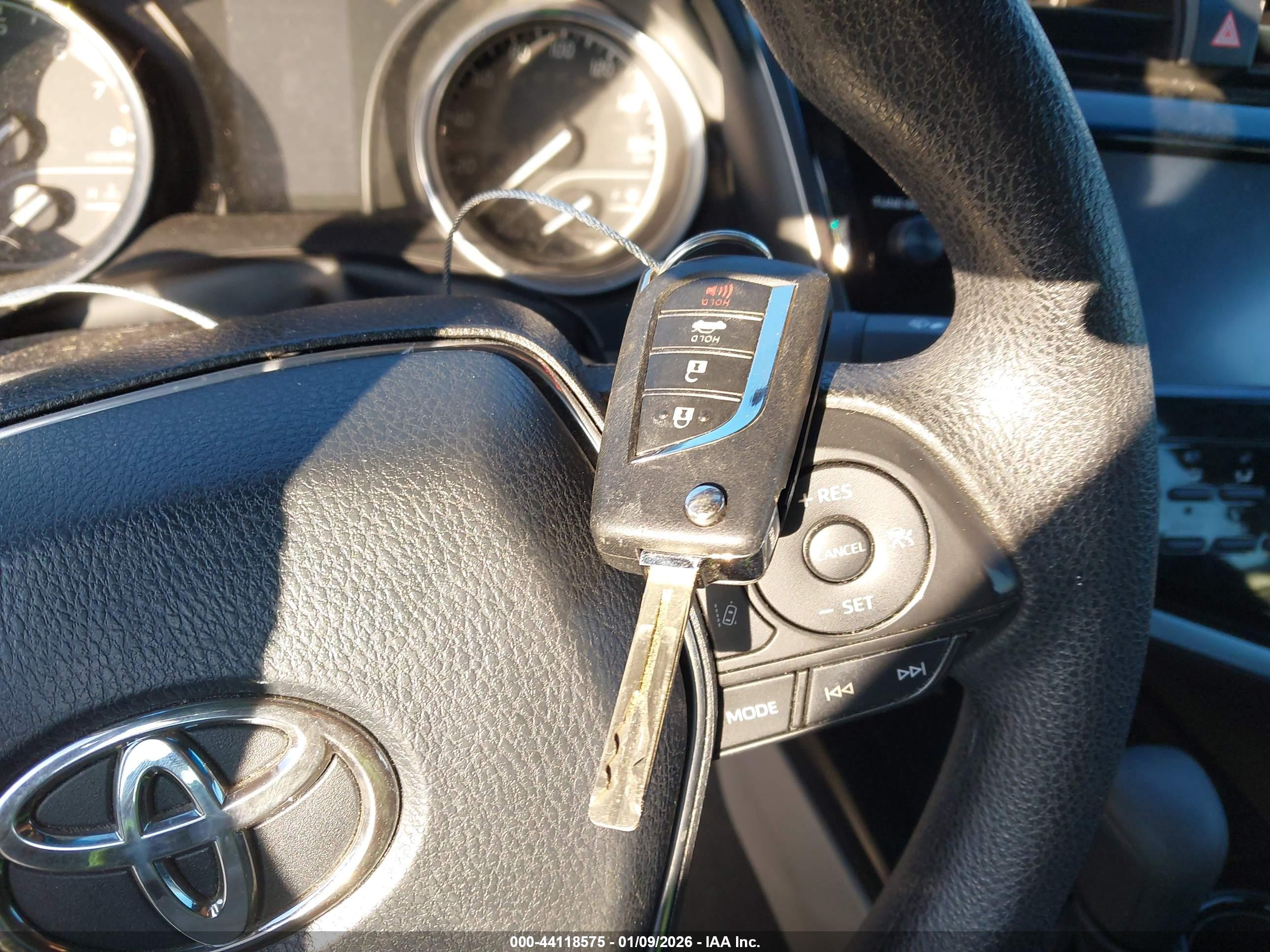 TOYOTA CAMRY image 11