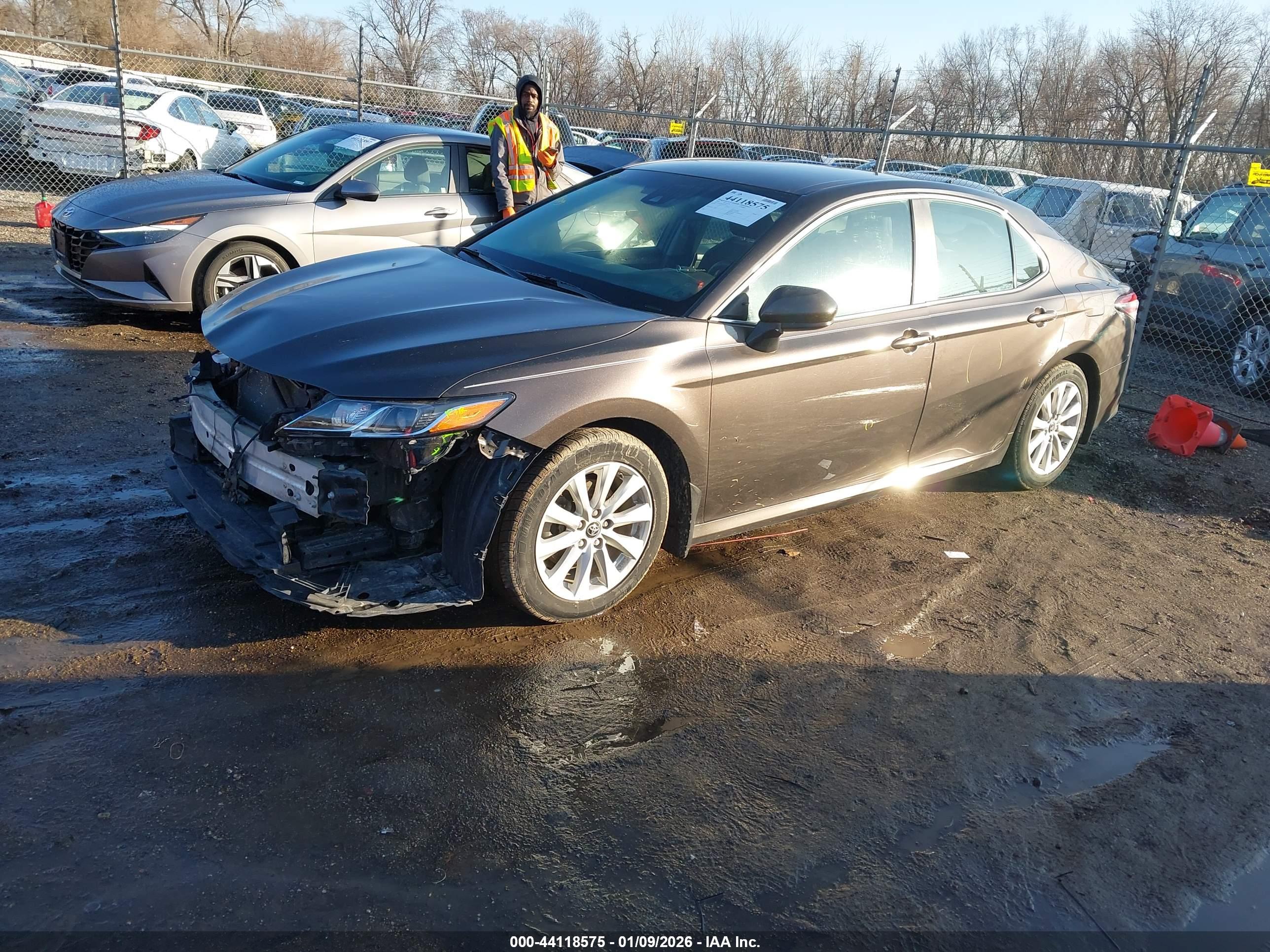 TOYOTA CAMRY image 2