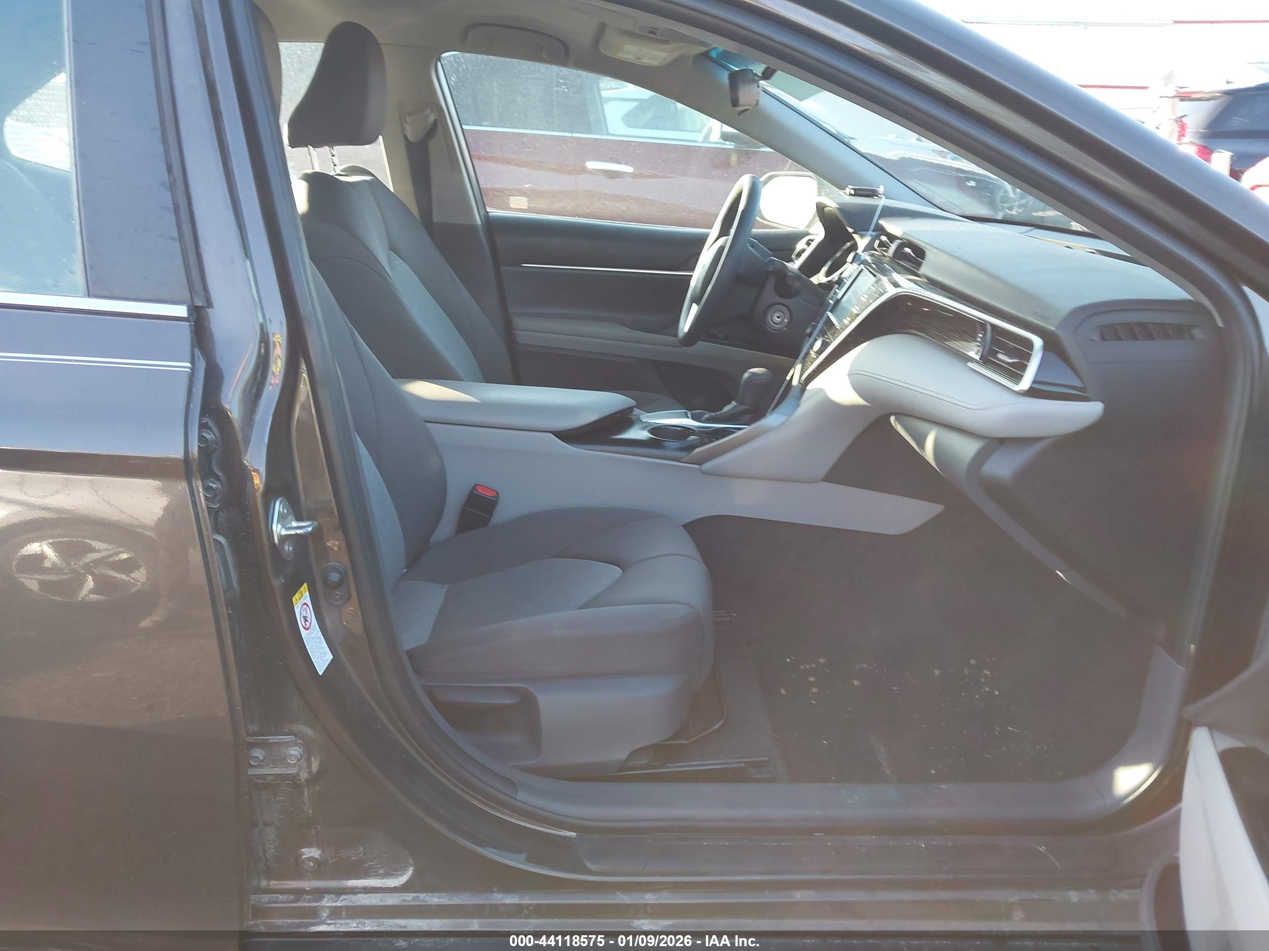 TOYOTA CAMRY image 5