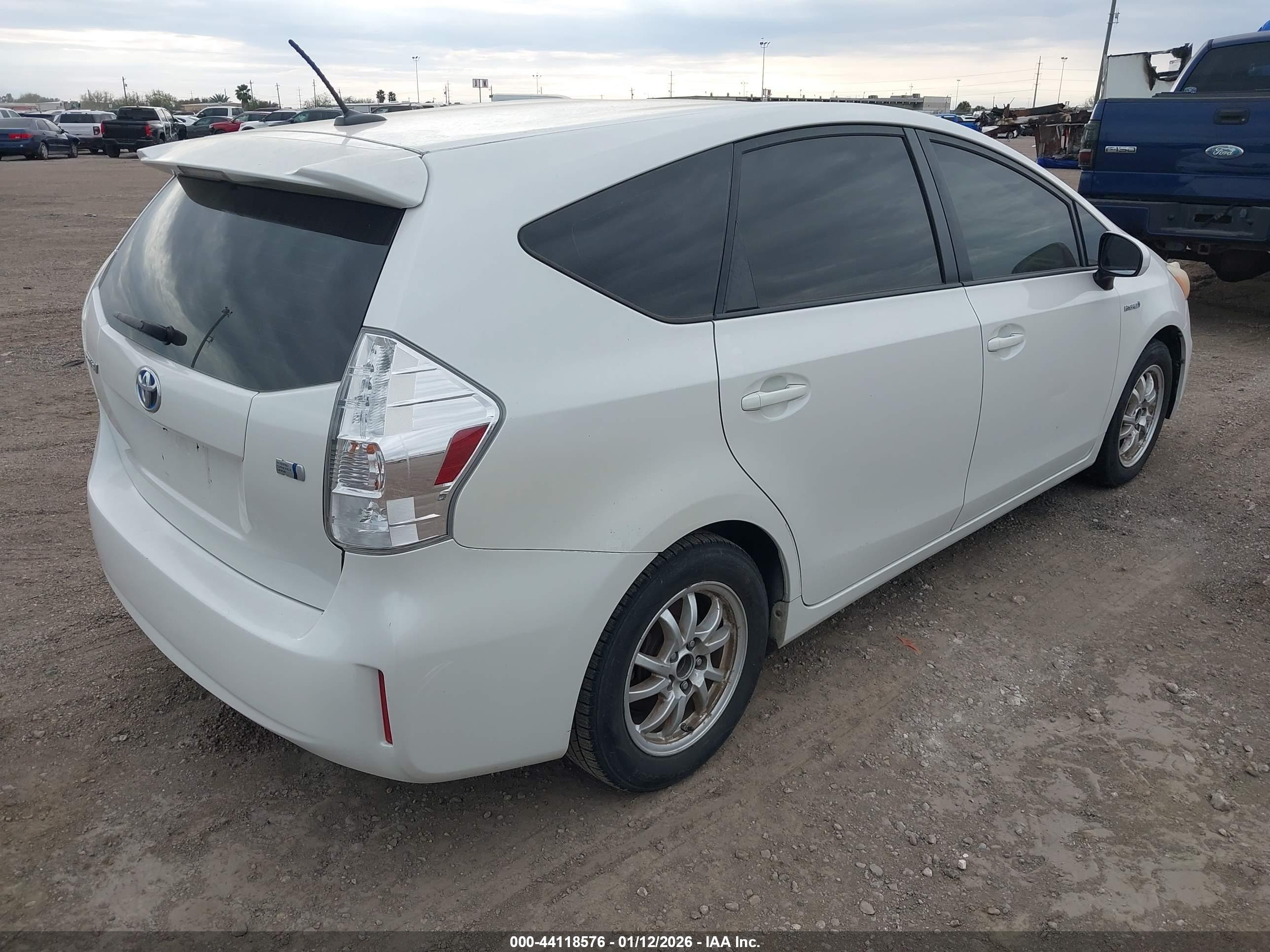 TOYOTA PRIUS image 4