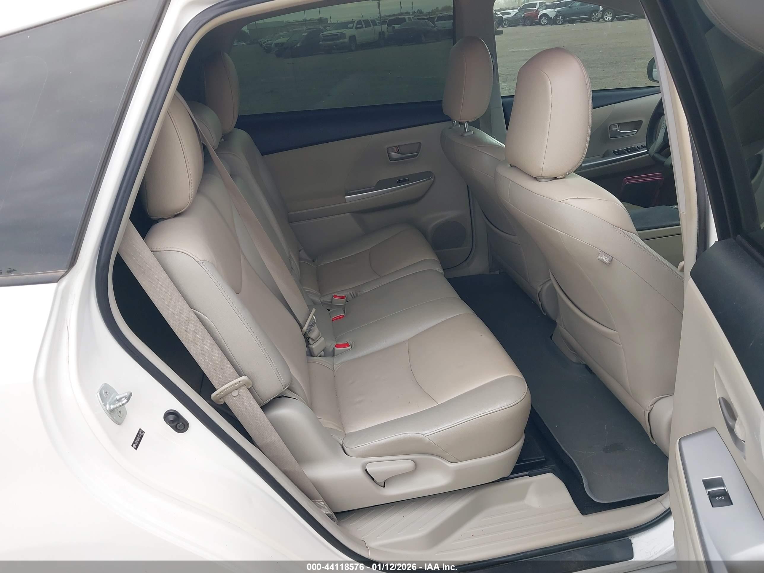 TOYOTA PRIUS image 8