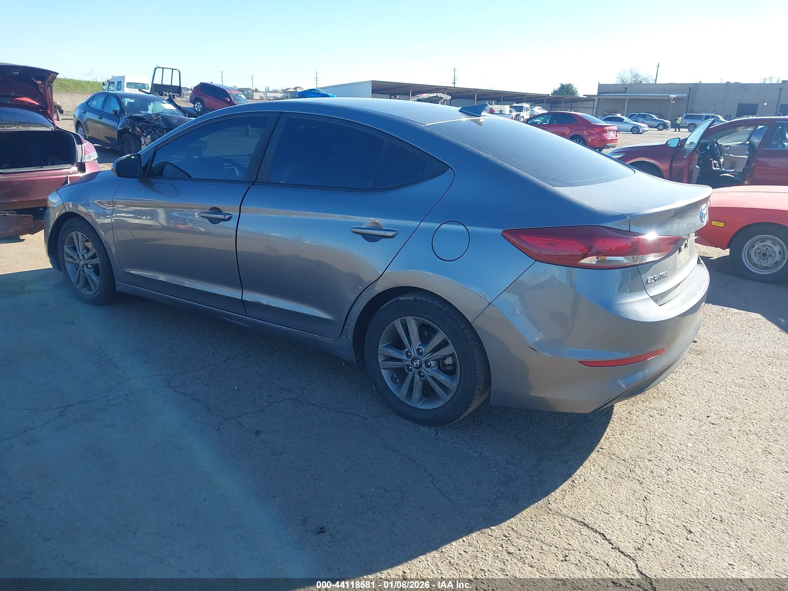 HYUNDAI ELANTRA image 3
