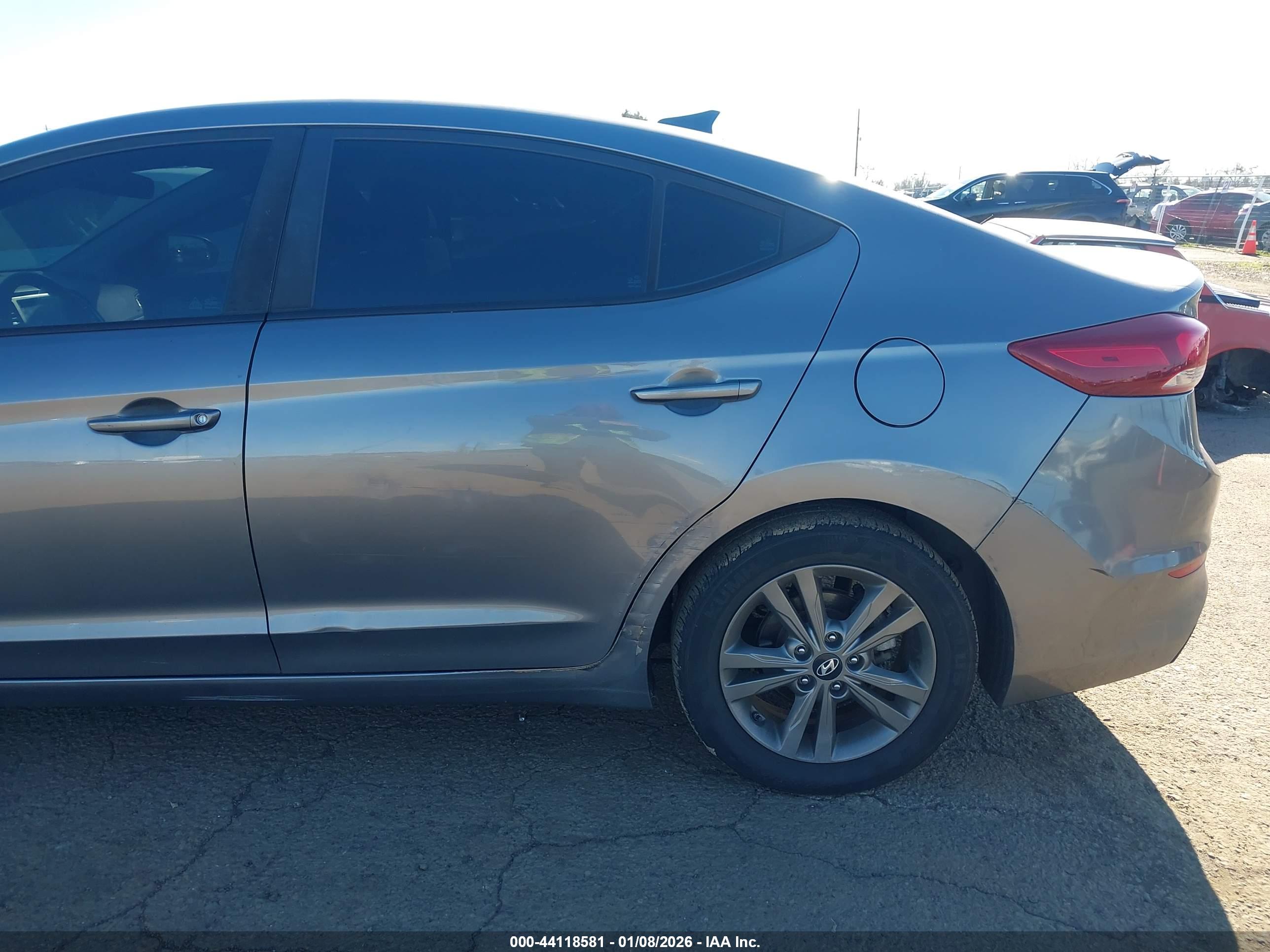 HYUNDAI ELANTRA image 6