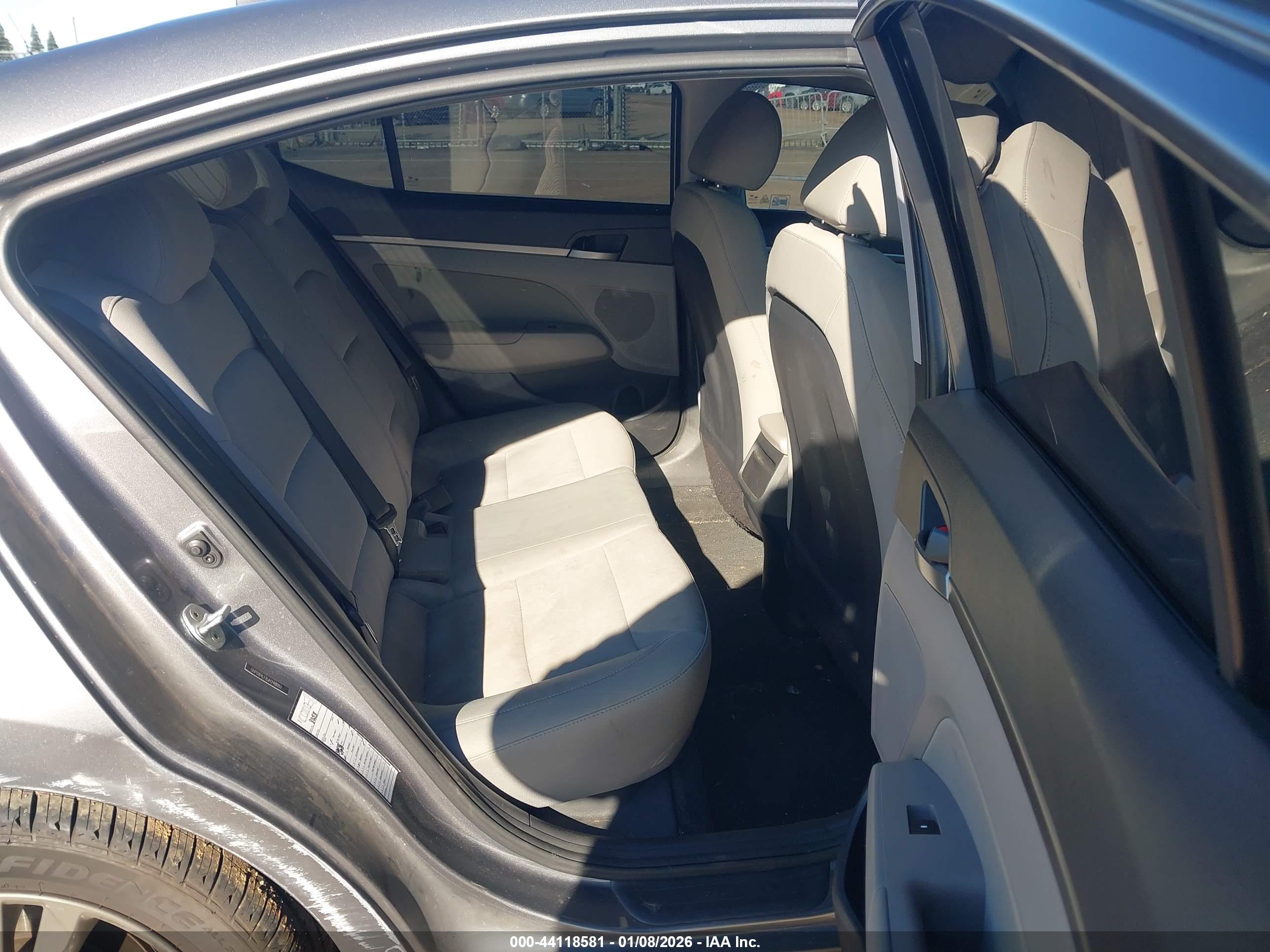 HYUNDAI ELANTRA image 8