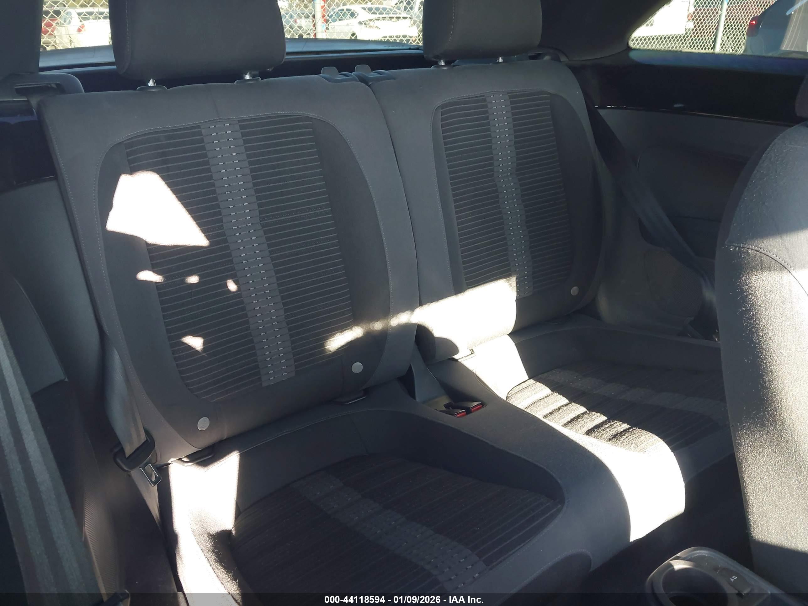 VOLKSWAGEN BEETLE image 8