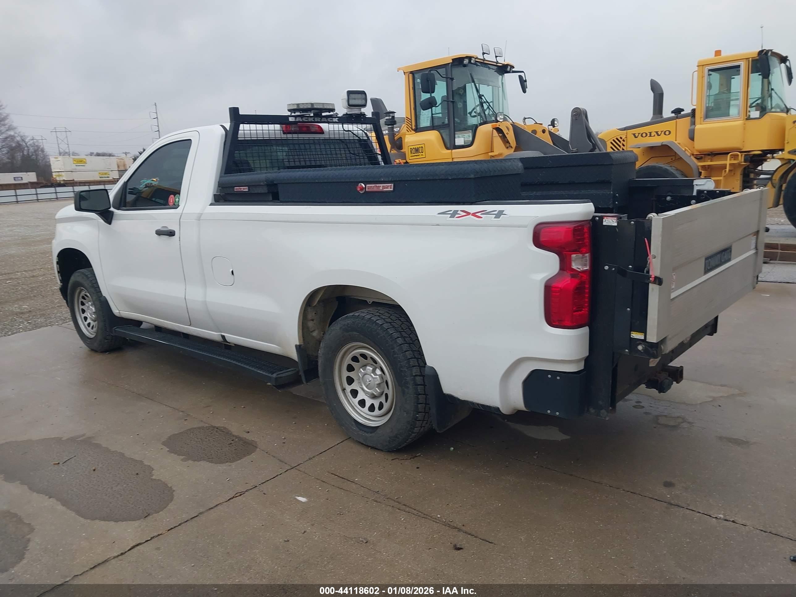 CHEVROLET SILVERADO image 3