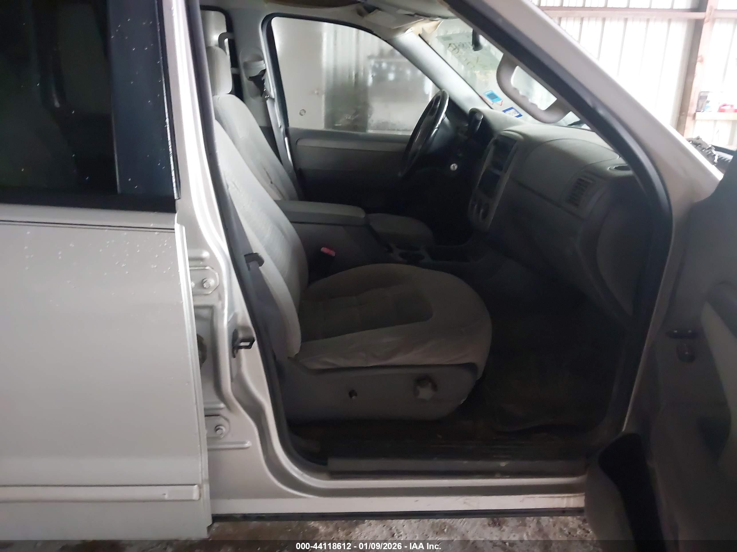 FORD EXPLORER image 5