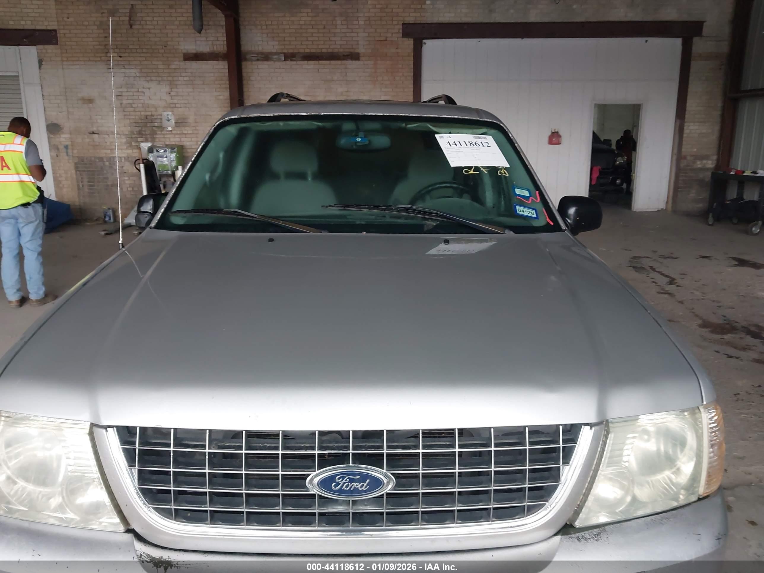 FORD EXPLORER image 6
