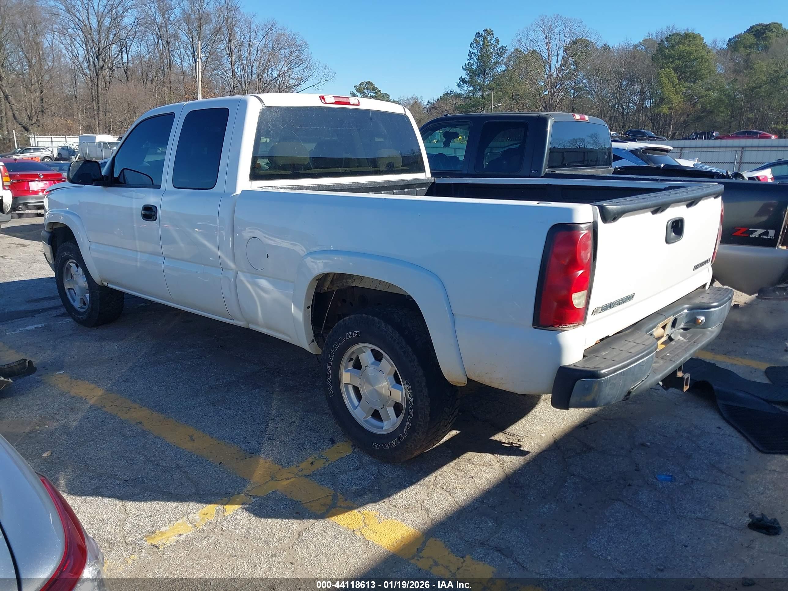 CHEVROLET SILVERADO image 3