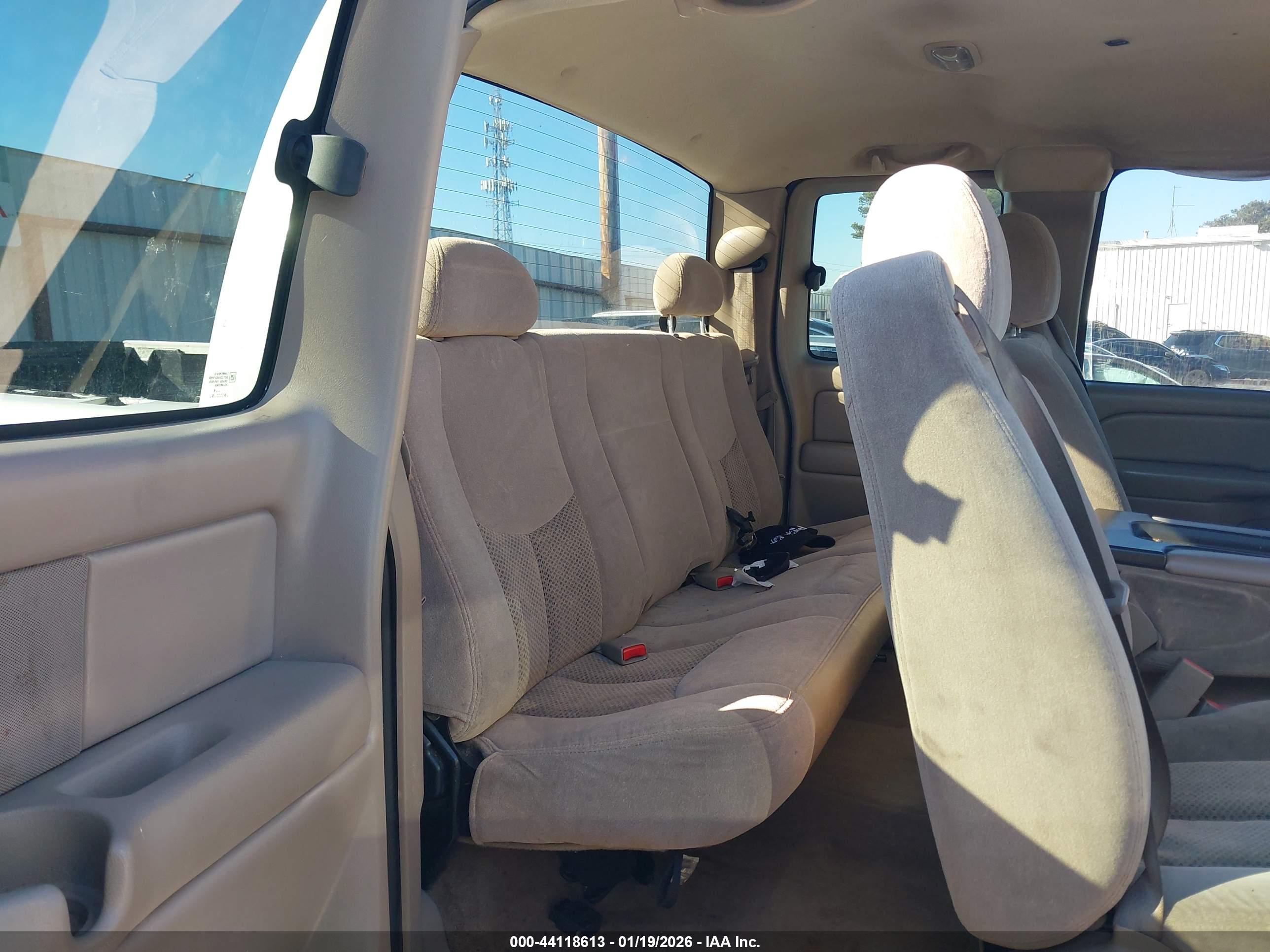 CHEVROLET SILVERADO image 8