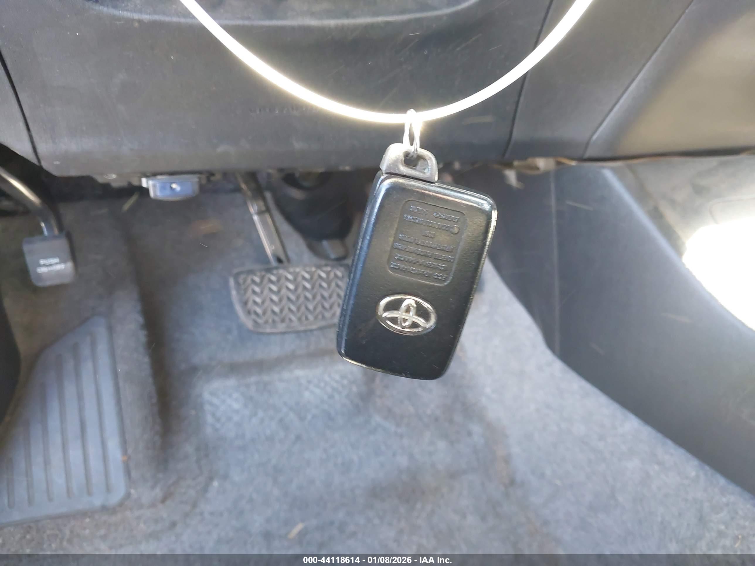 TOYOTA PRIUS image 11