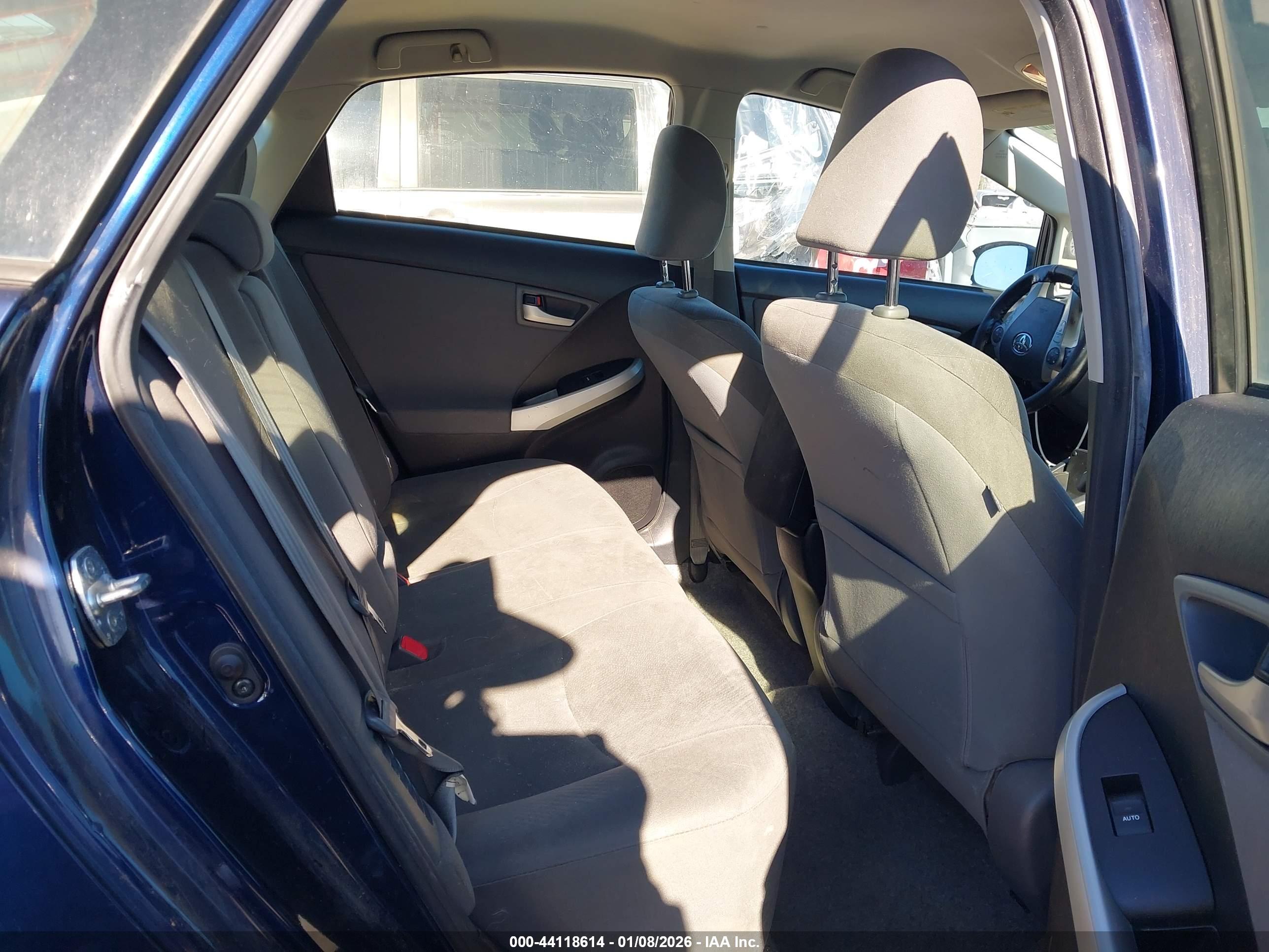 TOYOTA PRIUS image 8