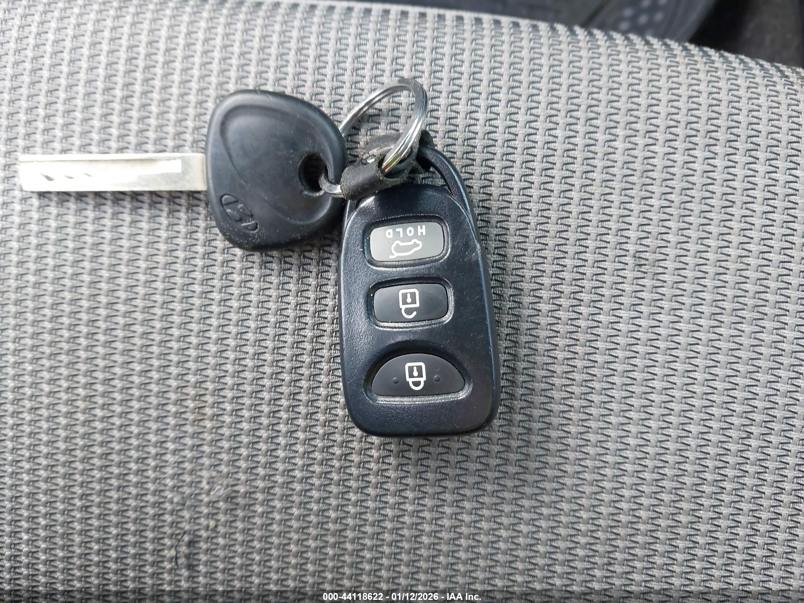 HYUNDAI VELOSTER image 11