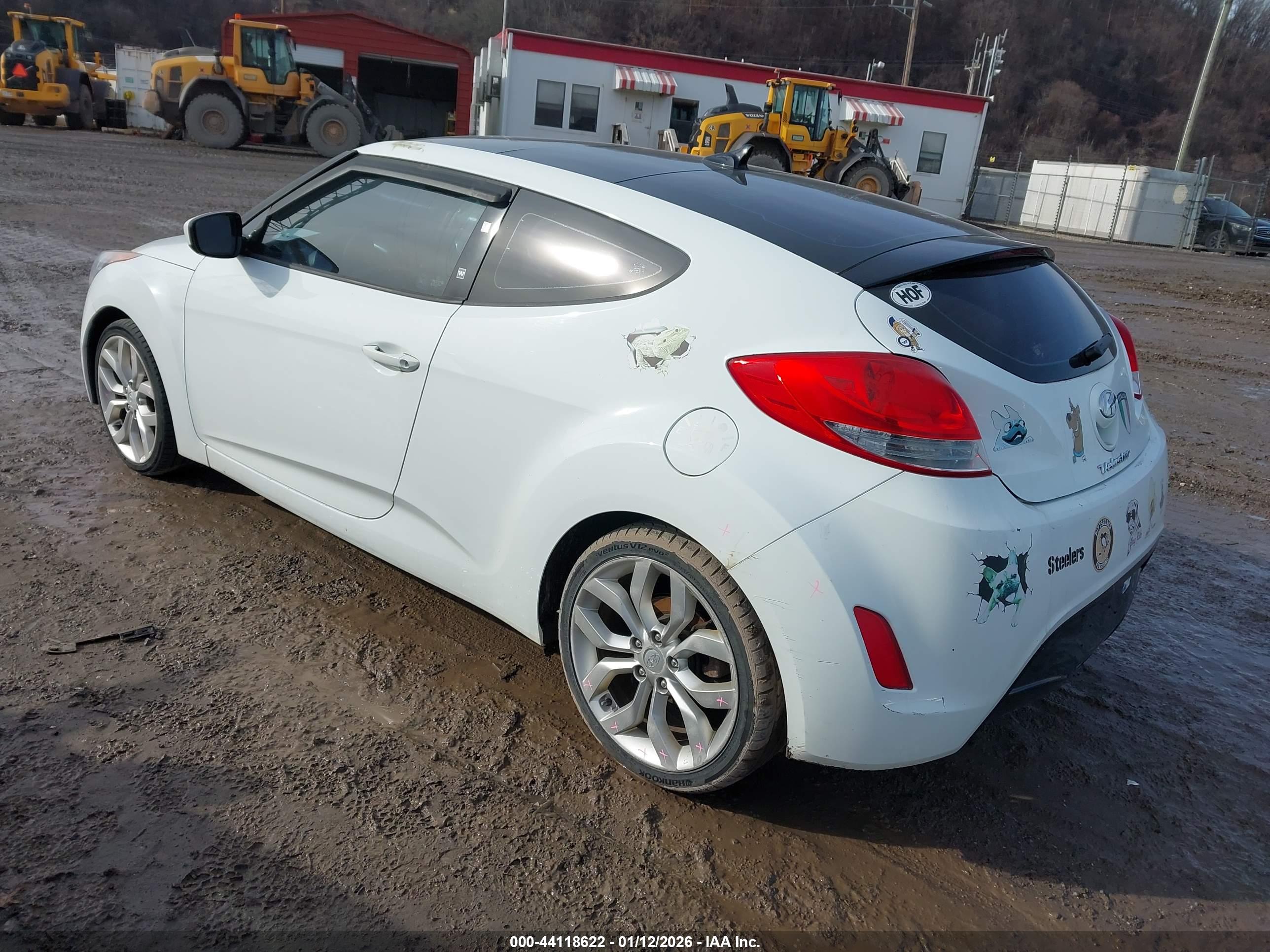 HYUNDAI VELOSTER image 3