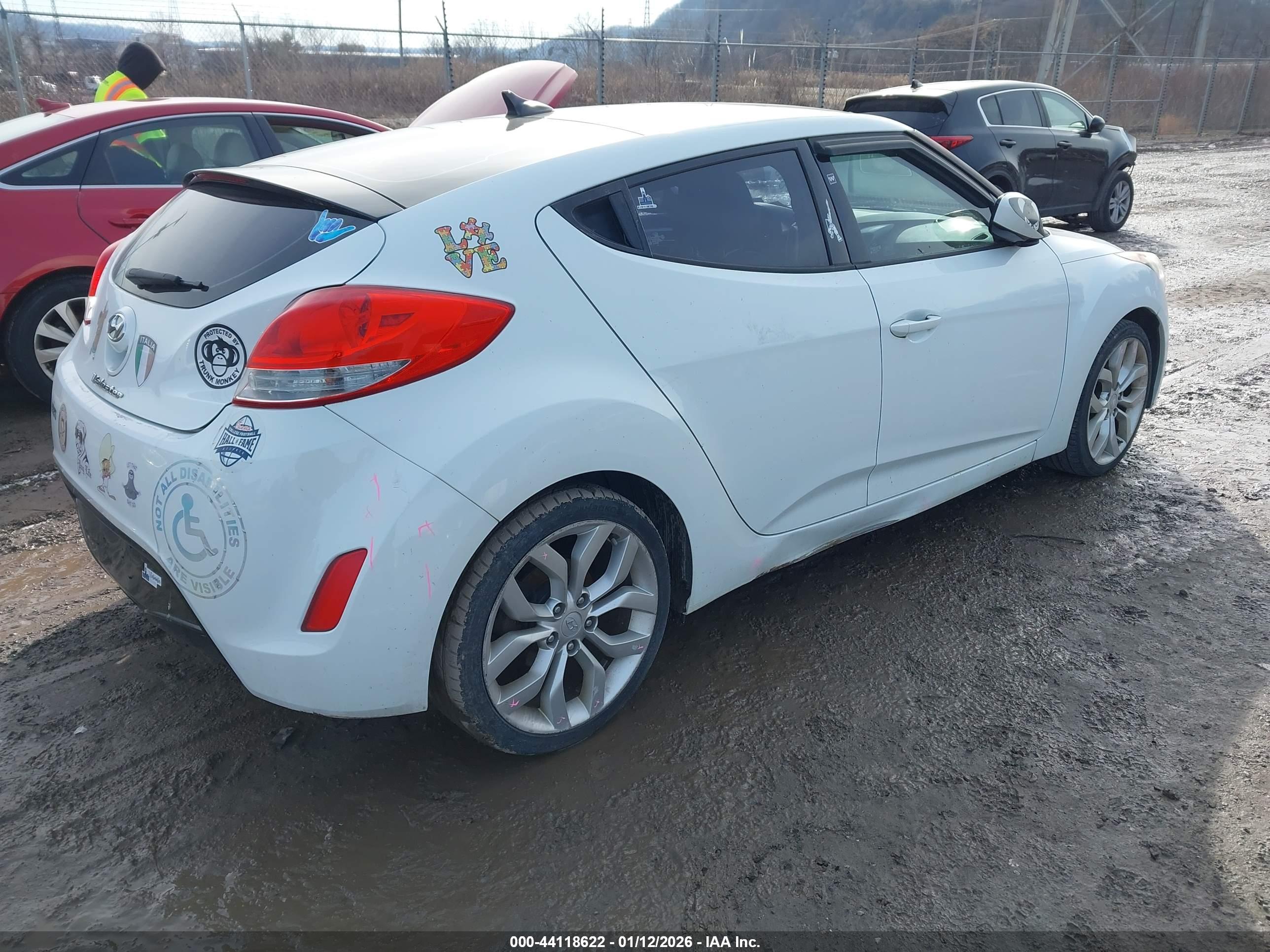 HYUNDAI VELOSTER image 4