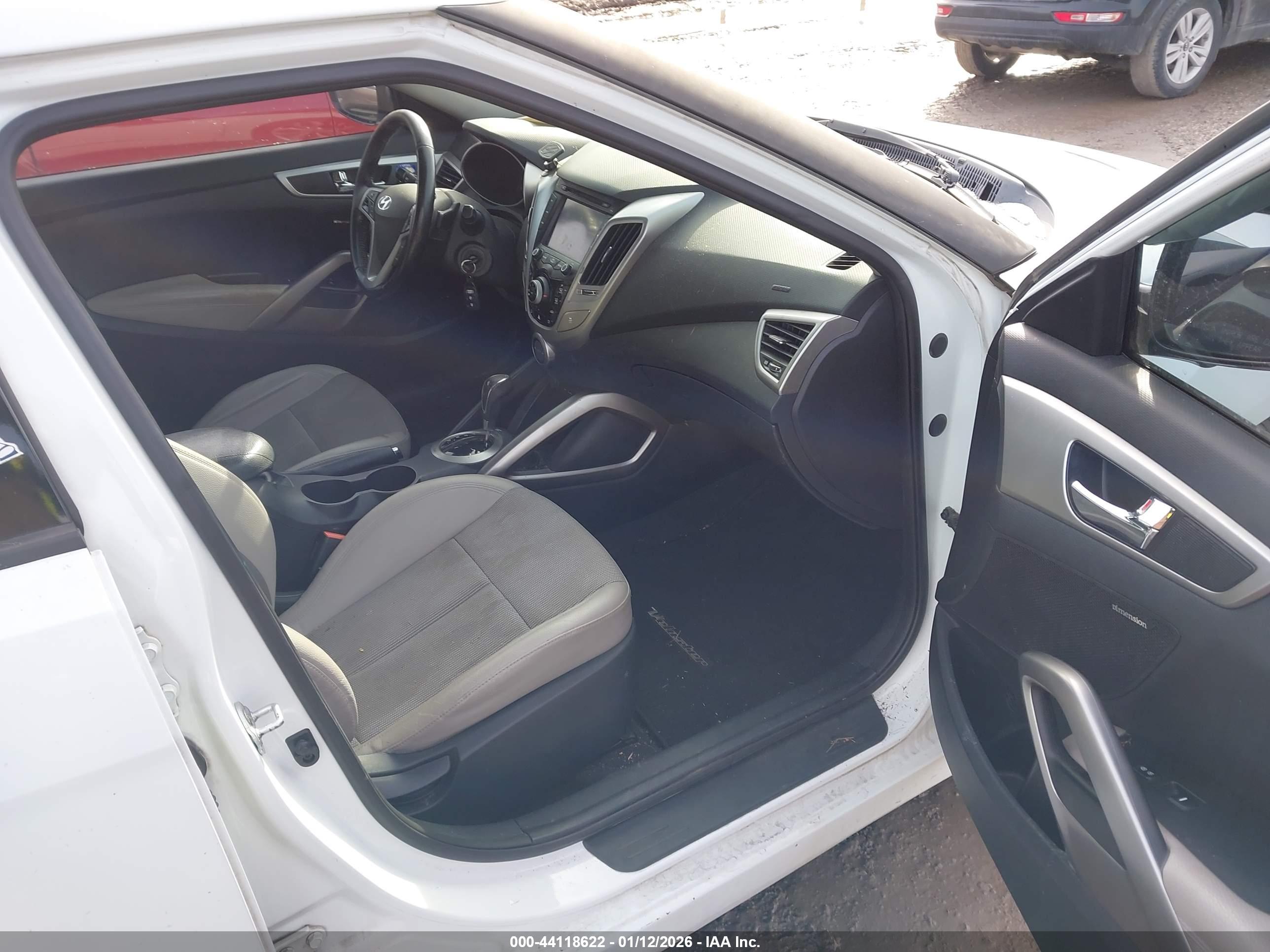 HYUNDAI VELOSTER image 5