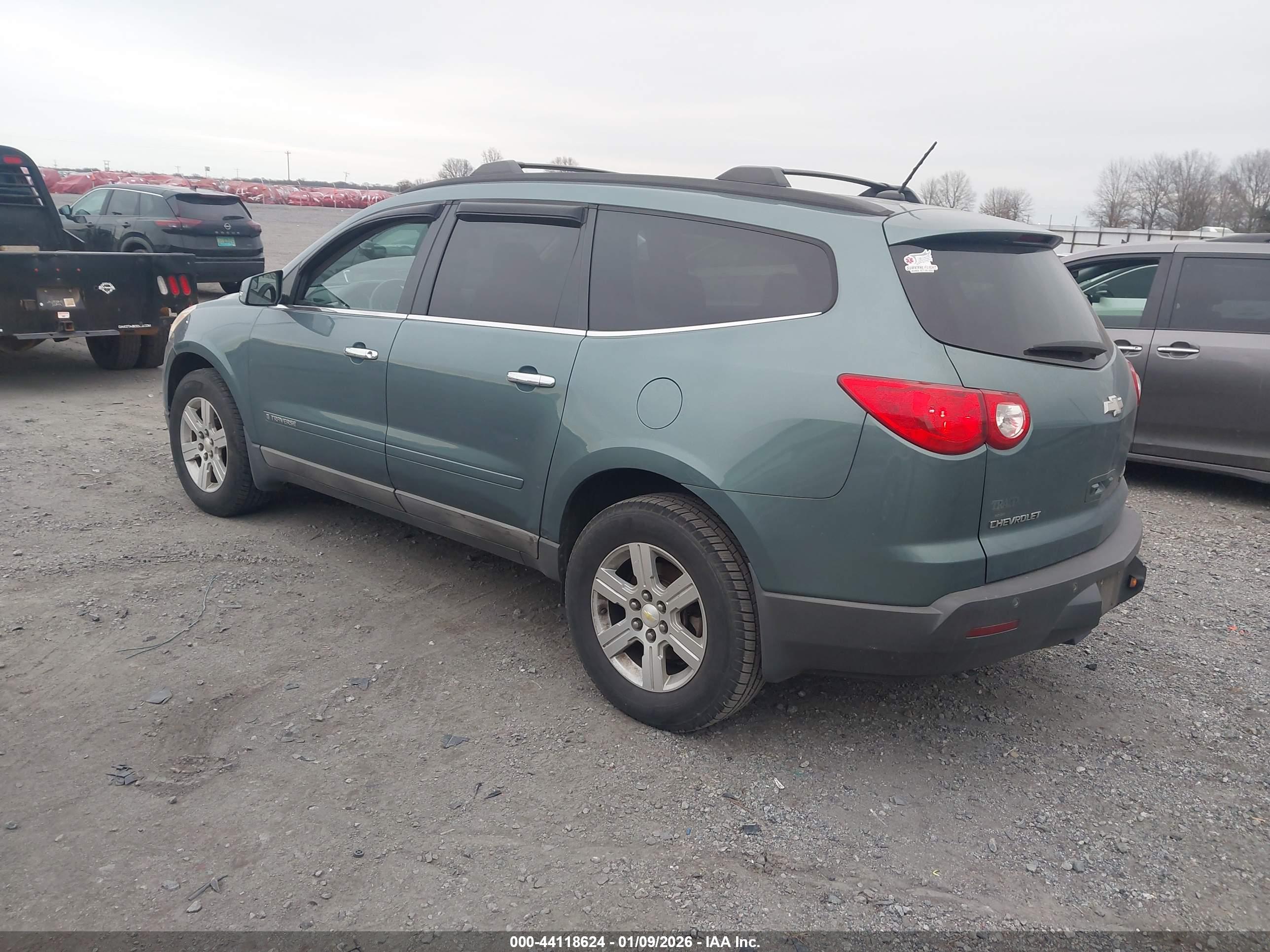 CHEVROLET TRAVERSE image 3