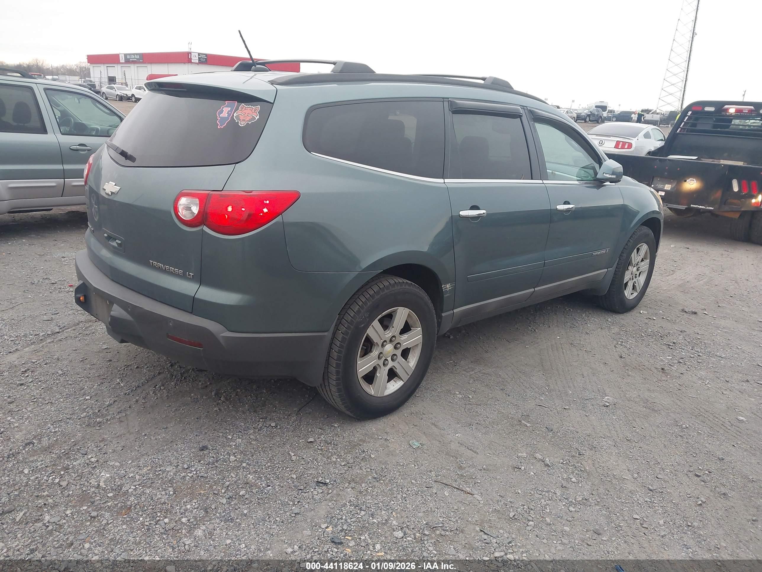 CHEVROLET TRAVERSE image 4